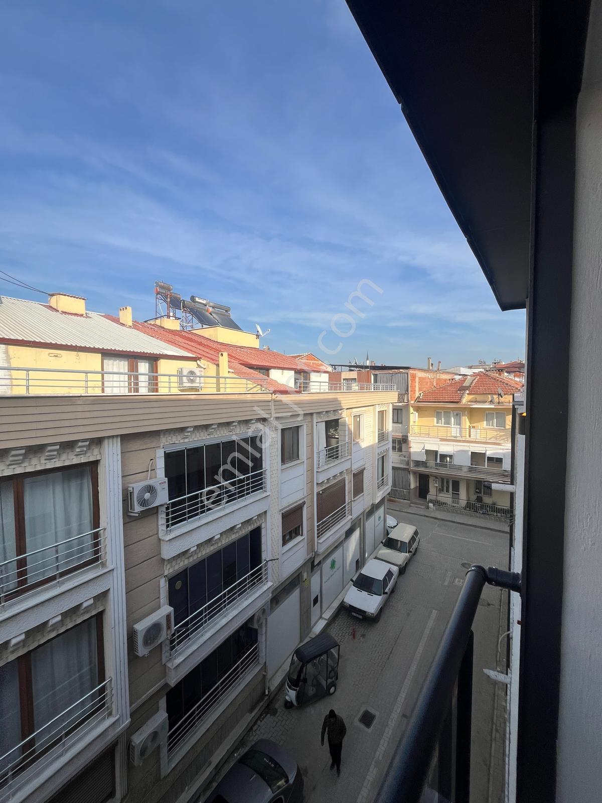 Saruhanlı Üç Heykel Yanında 2+1 Sıfır Kapalı Mutfak Daire - Görsel 14