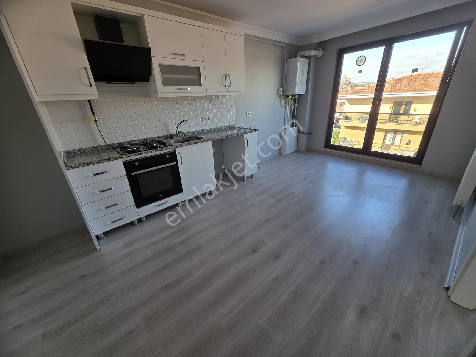 Mefe Yapıdan Değirmenaltında Ana Caddeye Yakın Eşyasız 1+1 Daire - Görsel 9