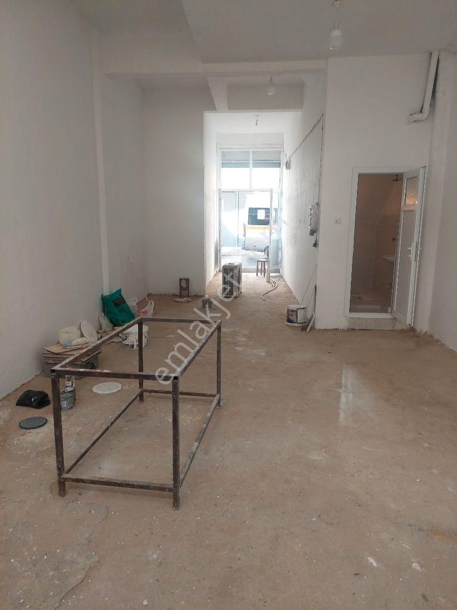 Yunus Emre Mah.de 60 M2 Sanayi Ceryanli Kiralik Dükkan