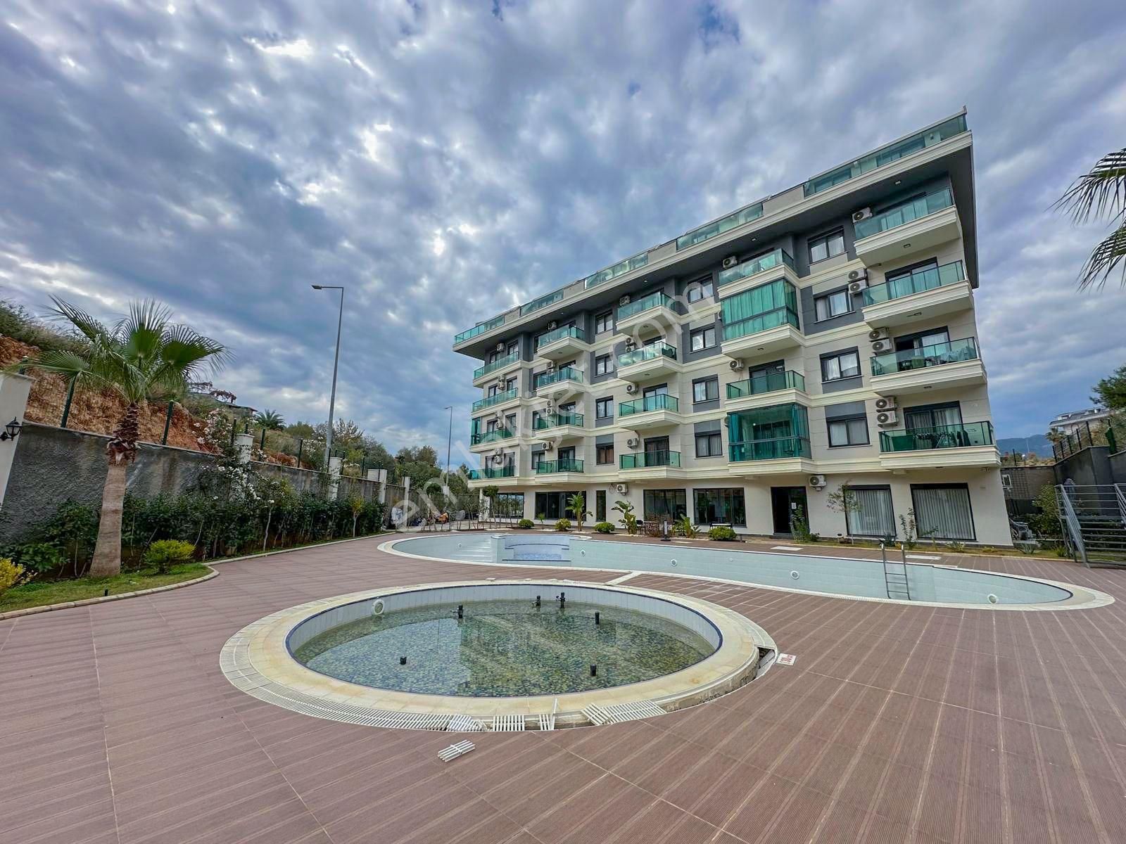 Alanya Oba'da Kiralık Lüks Site İçi 2+1 Eşyalı Manzaralı Daire