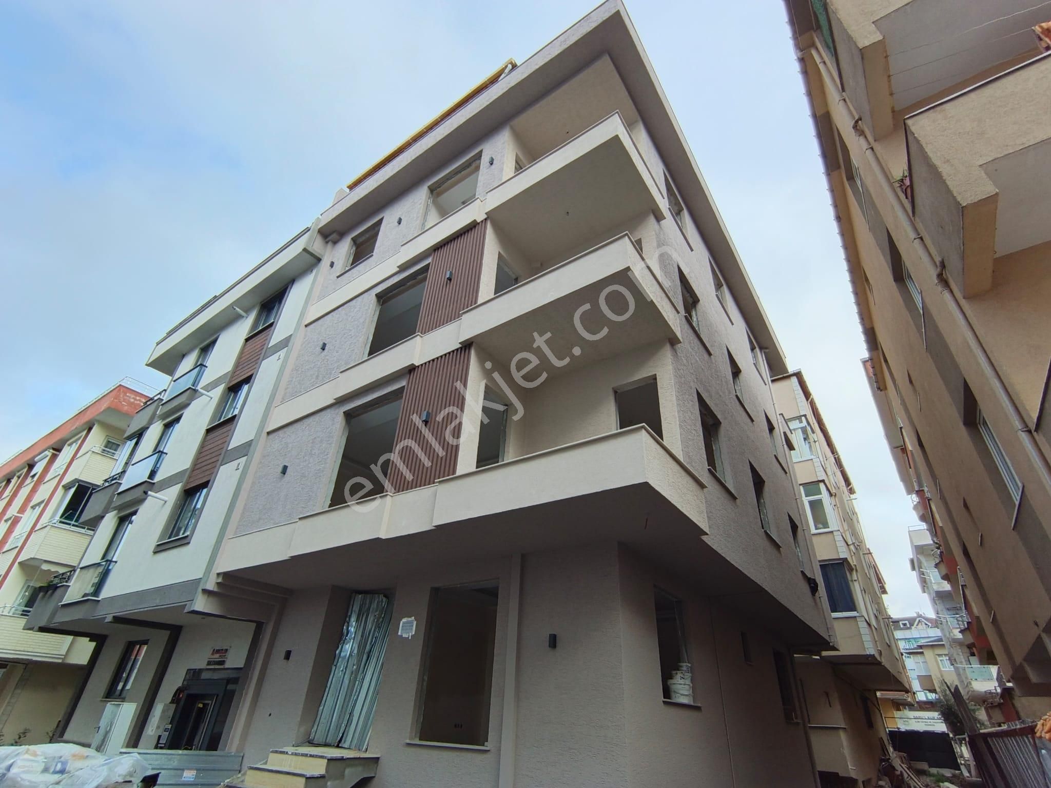 Çekmeköy M.akif Mh Metroya Yürüme Satılık 3+1 115m²arakat Daire