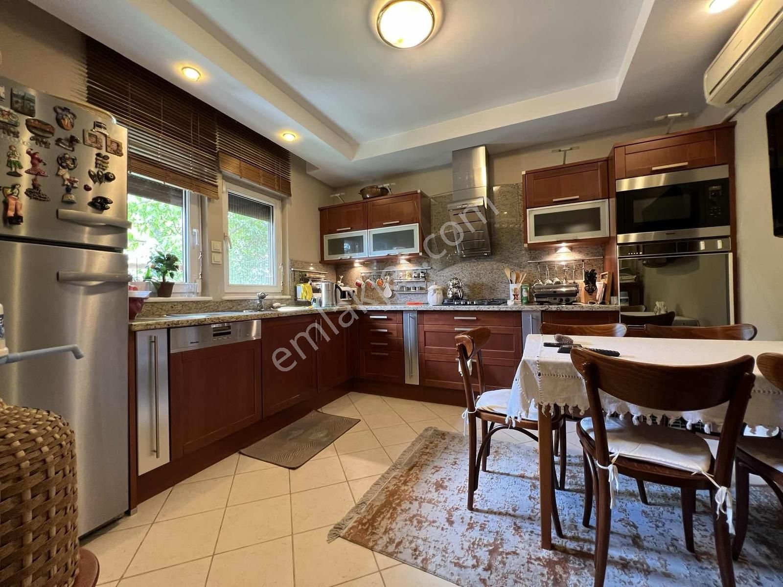 Çengelköy Ata-2 Sitesinde 320 M2 Masrafsız Köşe Konumlu Triplex - Görsel 23