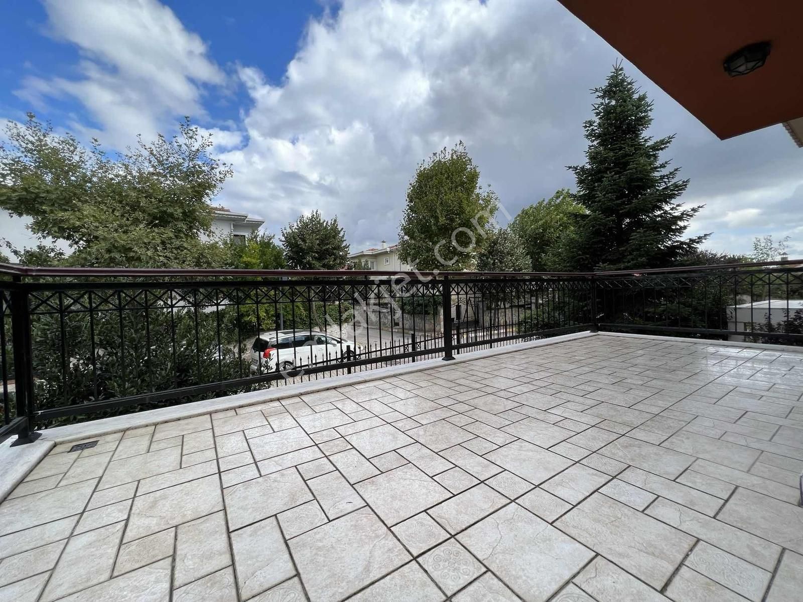 Çengelköy Ata-2 Sitesinde 320 M2 Masrafsız Köşe Konumlu Triplex - Görsel 32