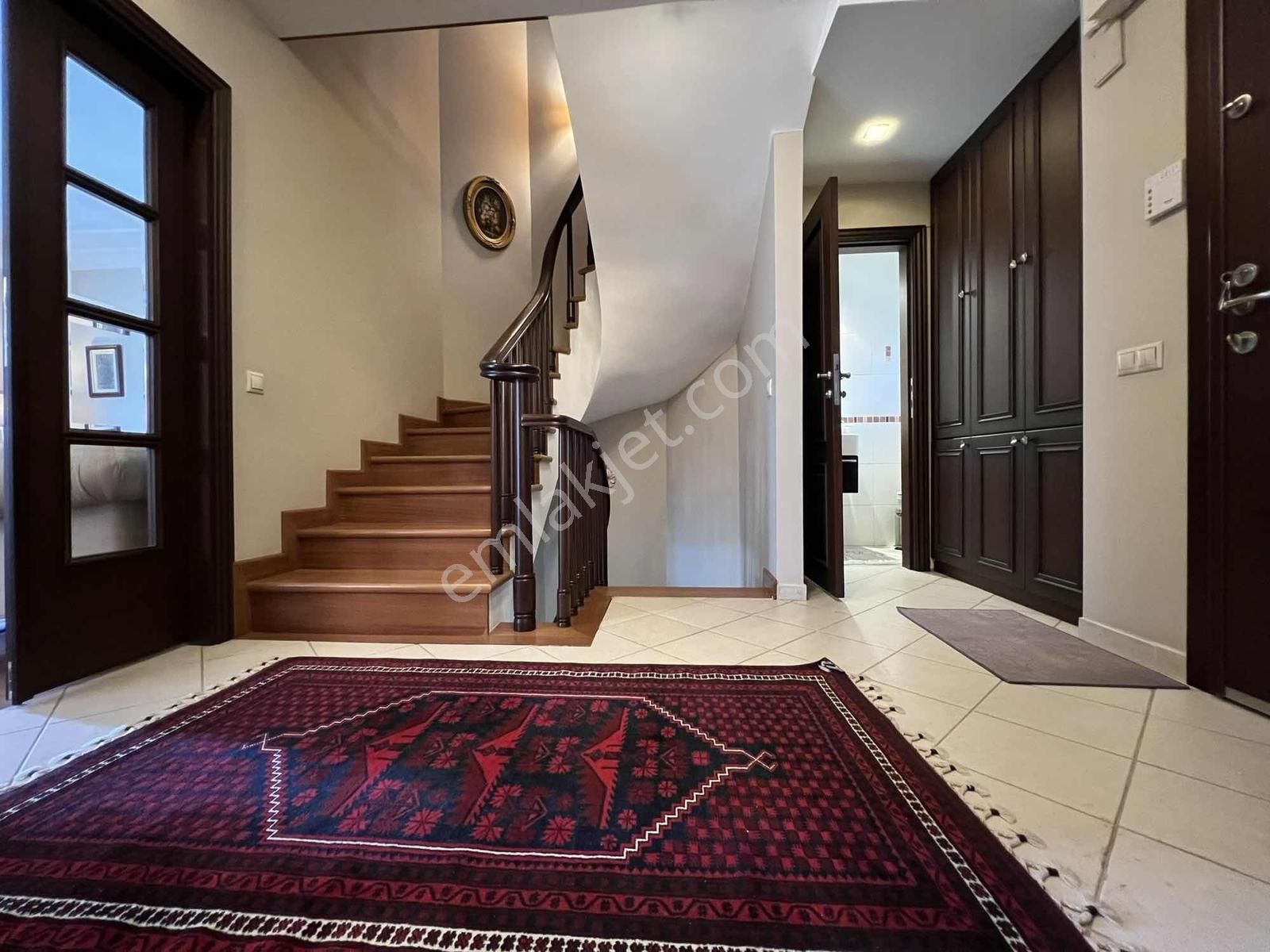 Çengelköy Ata-2 Sitesinde 320 M2 Masrafsız Köşe Konumlu Triplex - Görsel 17