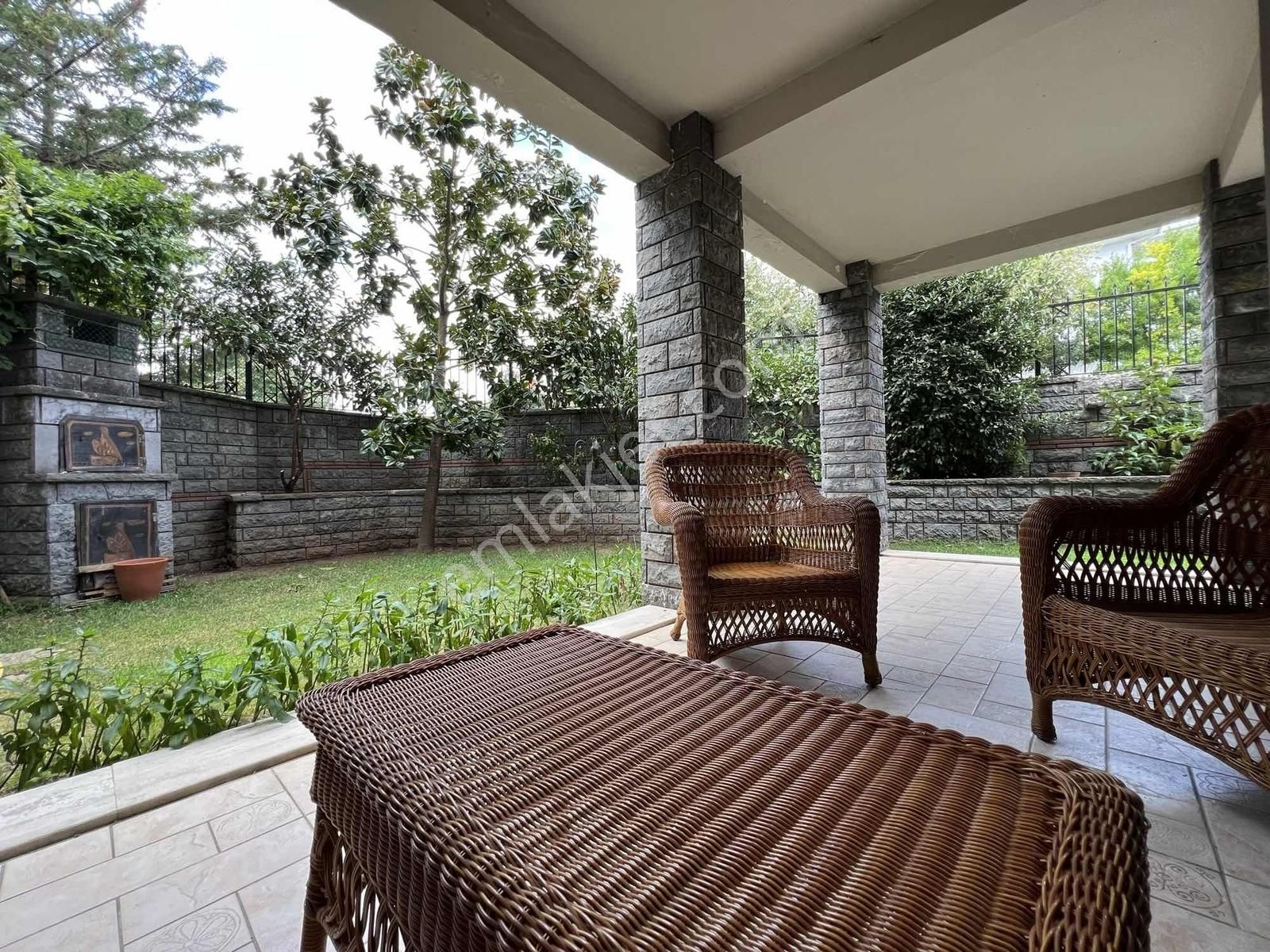 Çengelköy Ata-2 Sitesinde 320 M2 Masrafsız Köşe Konumlu Triplex - Görsel 22