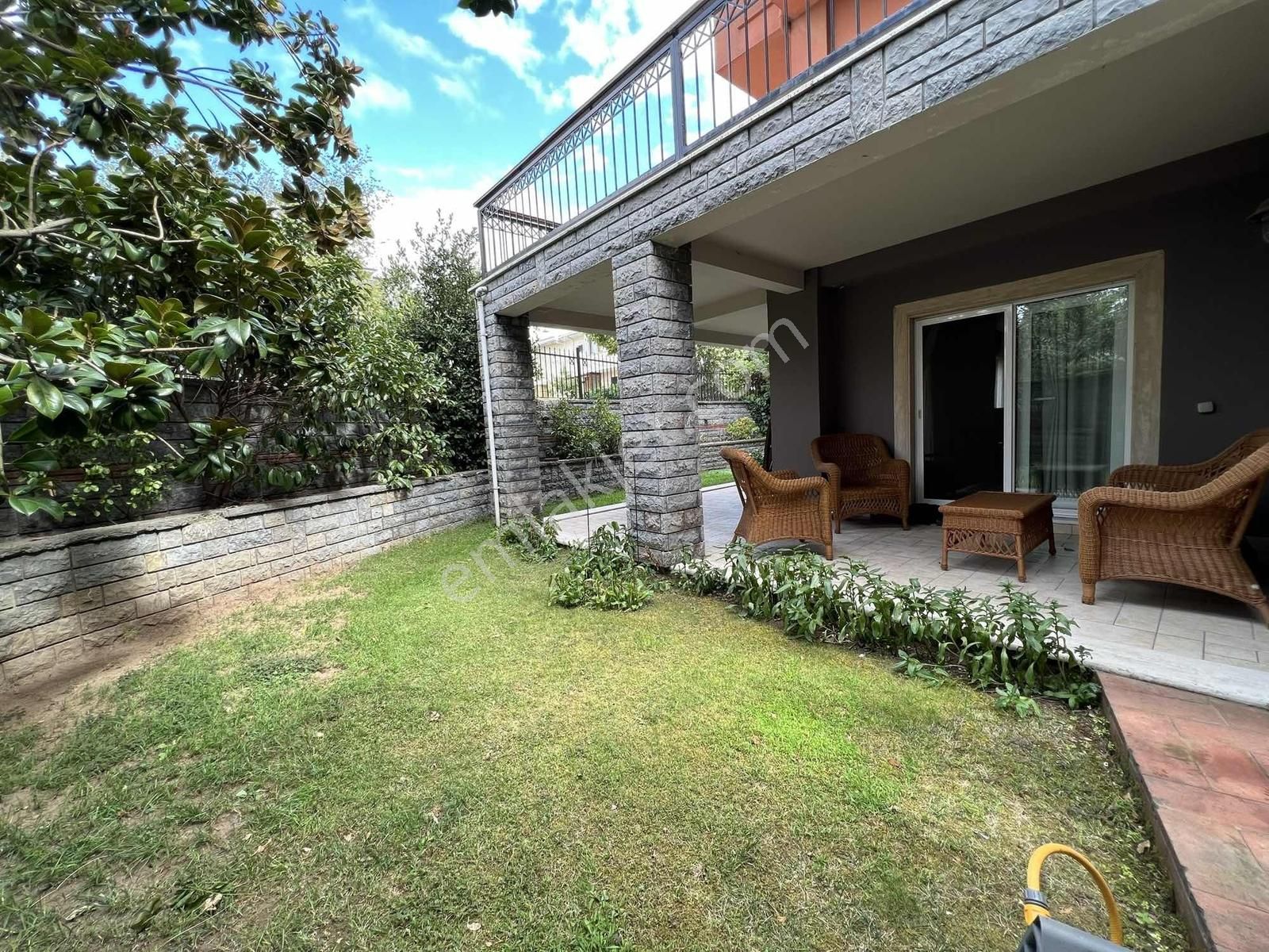 Çengelköy Ata-2 Sitesinde 320 M2 Masrafsız Köşe Konumlu Triplex - Görsel 13