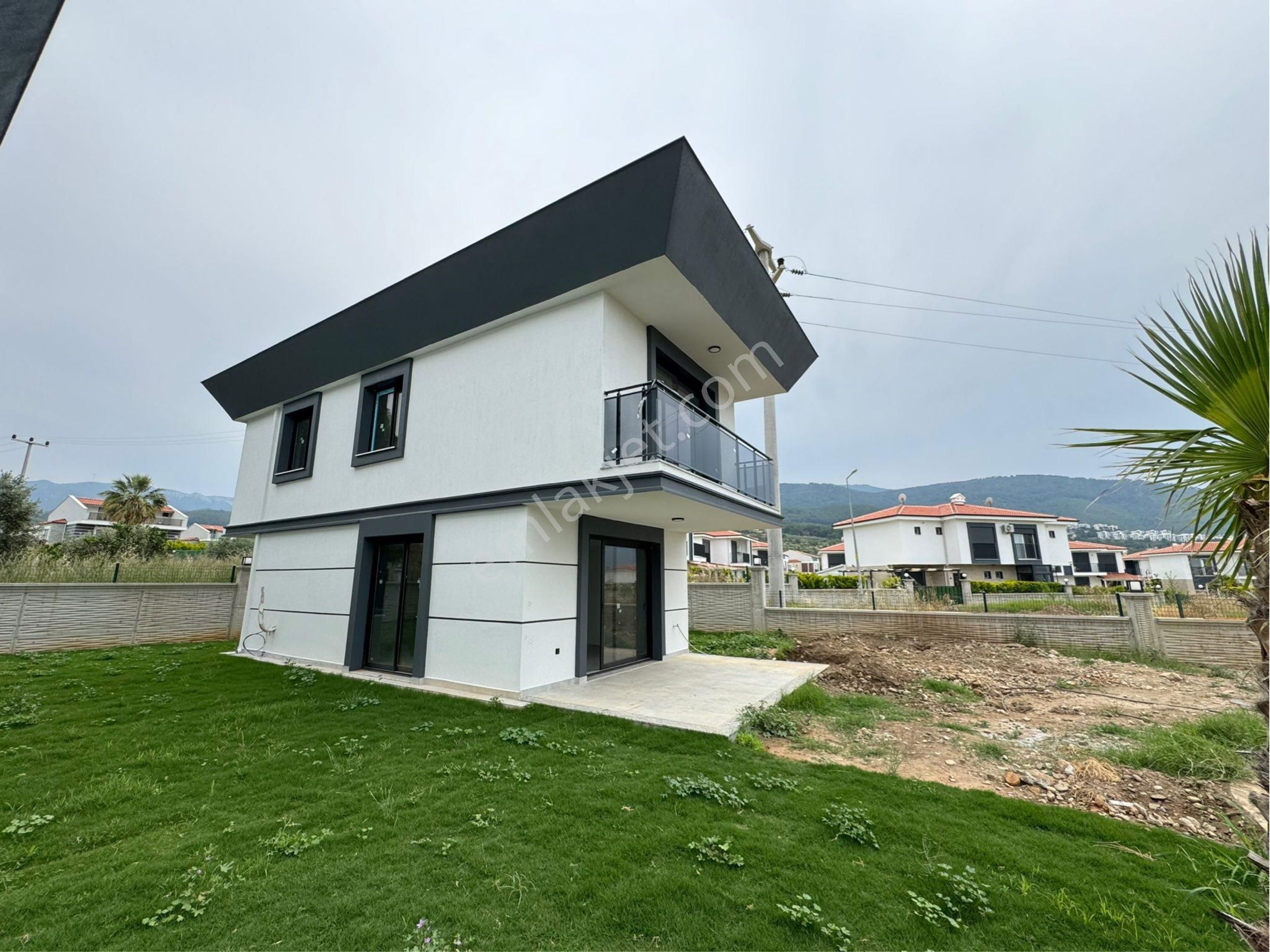 Davutlar'da Köşe Konumlu Müstakil 3+1 Sıfır Satılık Villa - Görsel 11