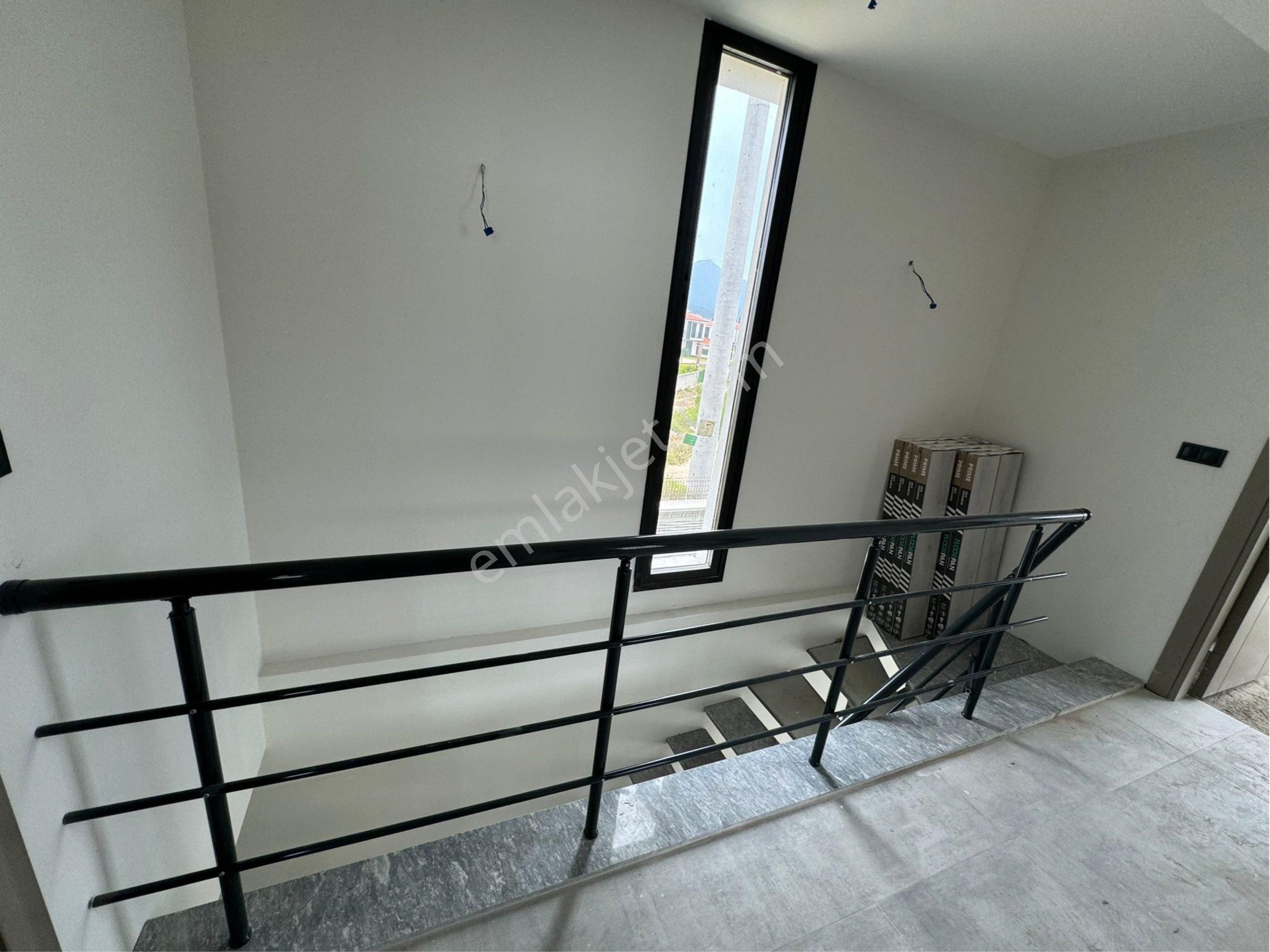 Davutlar'da Köşe Konumlu Müstakil 3+1 Sıfır Satılık Villa - Görsel 6