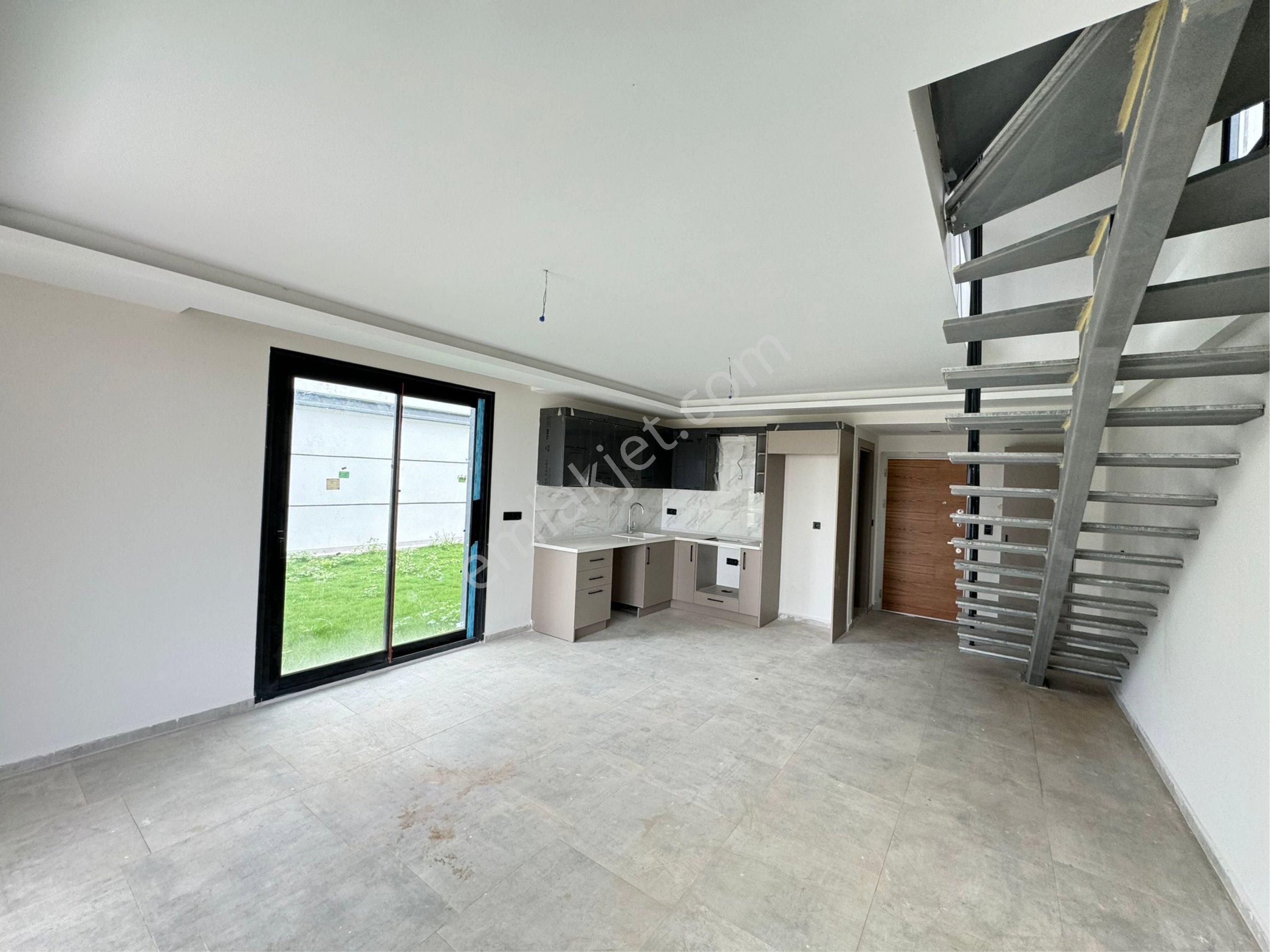 Davutlar'da Köşe Konumlu Müstakil 3+1 Sıfır Satılık Villa - Görsel 2