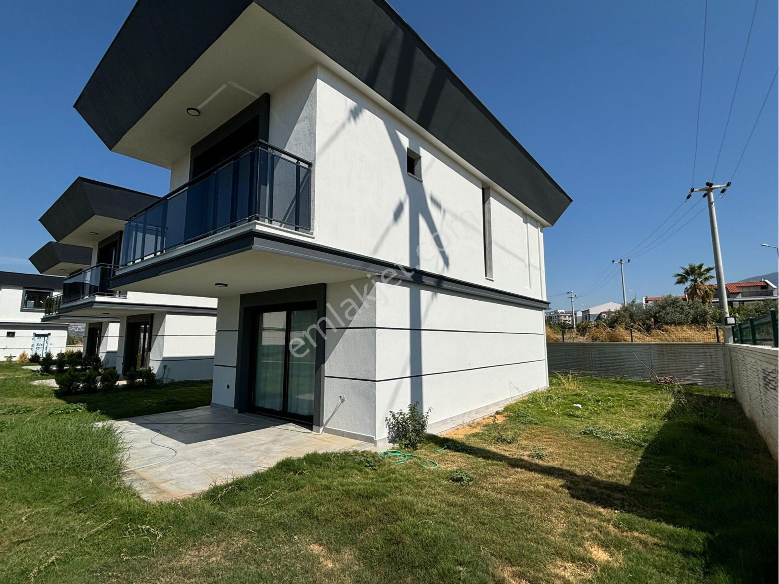 Davutlar'da Köşe Konumlu Müstakil 3+1 Sıfır Satılık Villa - Görsel 12