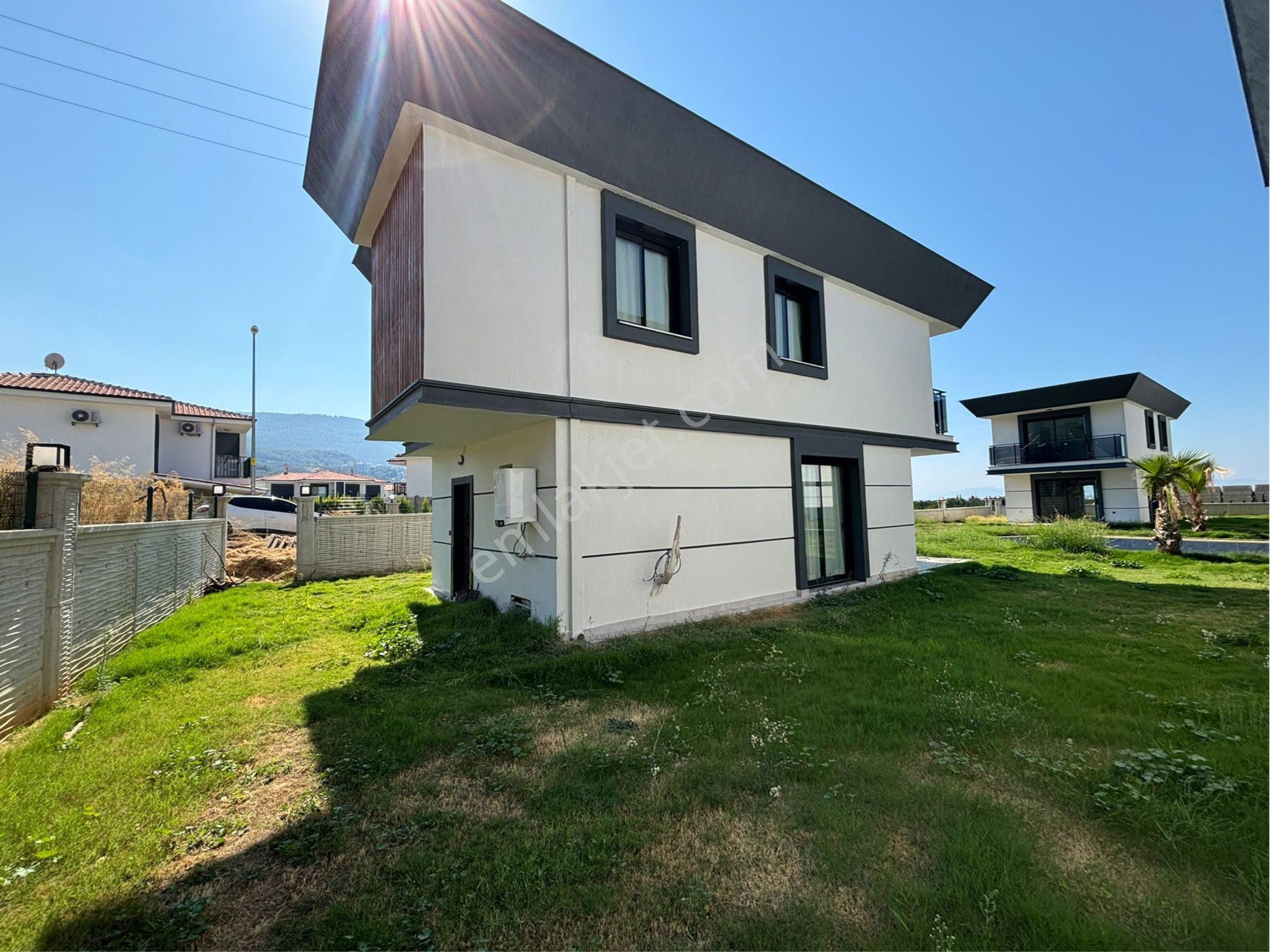 Davutlar'da Köşe Konumlu Müstakil 3+1 Sıfır Satılık Villa - Görsel 13