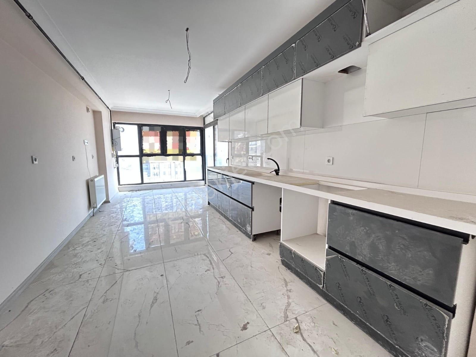 Lider Emlak'tan Güneşevlerde Satılık Site Dairesi 7.kat 4+1