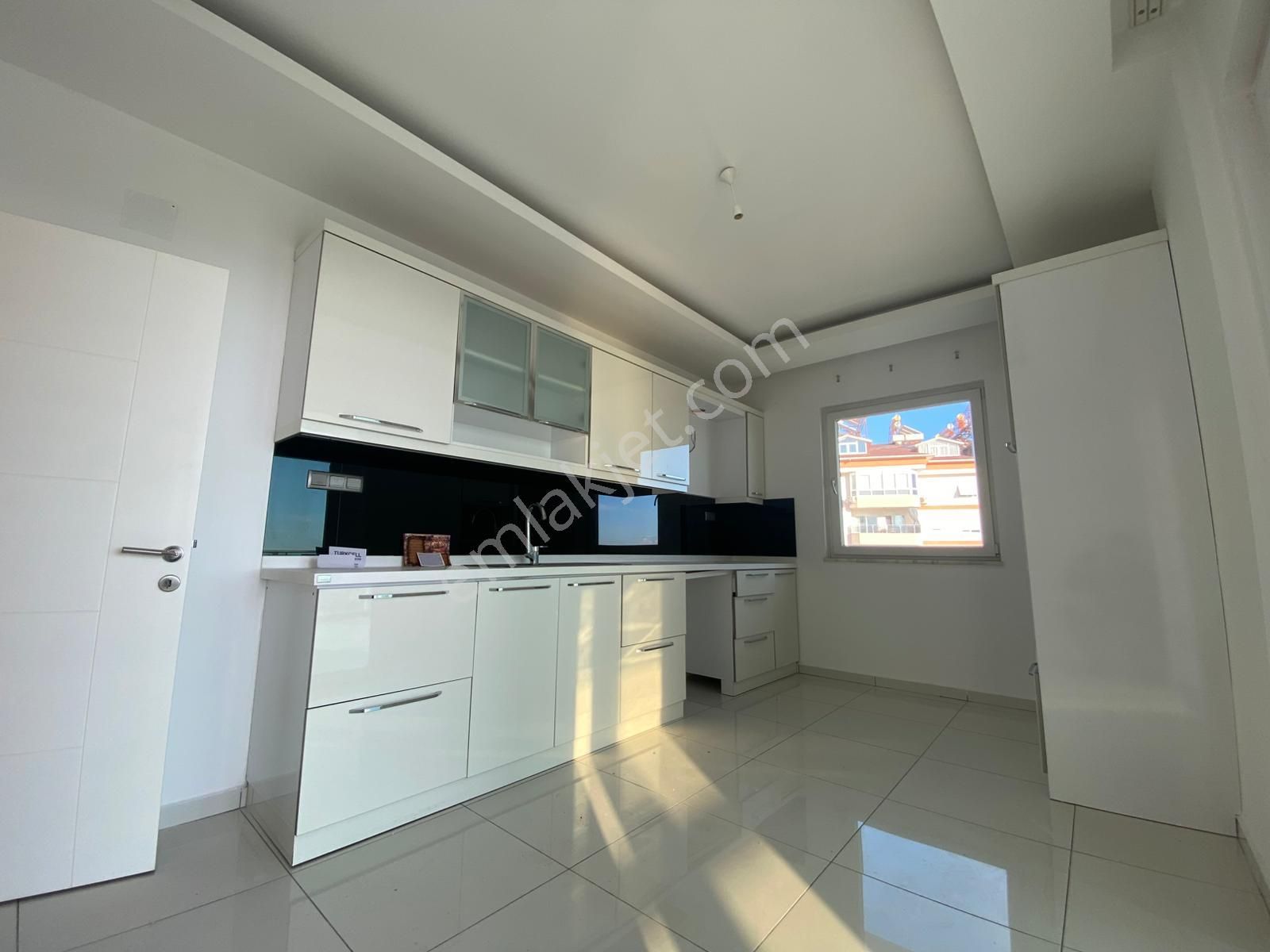 Alanya Cikcillide 3+1 Ayrı Mutfak 165m2 Full Deniz Manzaralı Aktiviteli Site İçerisi Kiralık Daire - Görsel 18