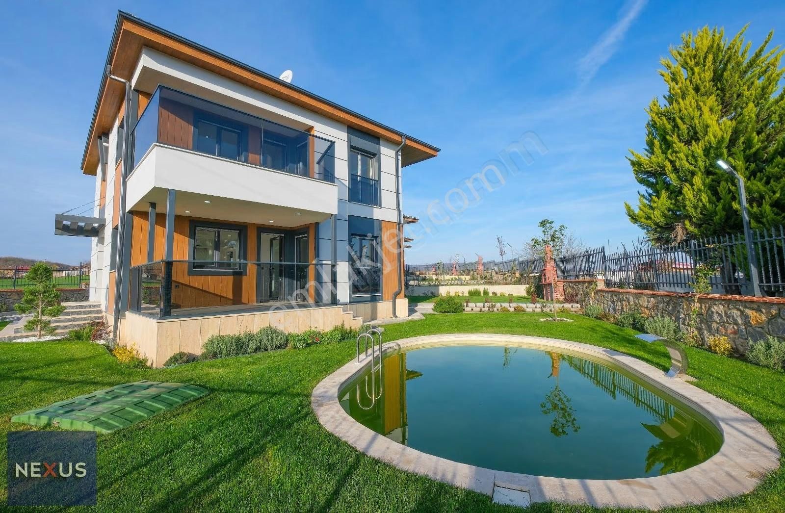 Sevindikli'de Akıllı Ev Sistemli Satılık Havuzlu Sıfır 4+1 Villa