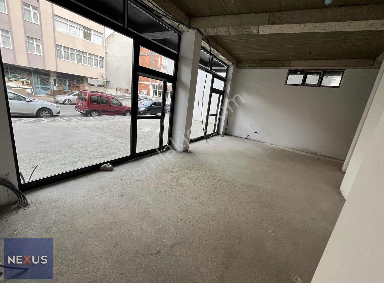 Sancaktepe Yenidoğan Mevlana Mahallesı'nde Satılık 260 M² Dükkan