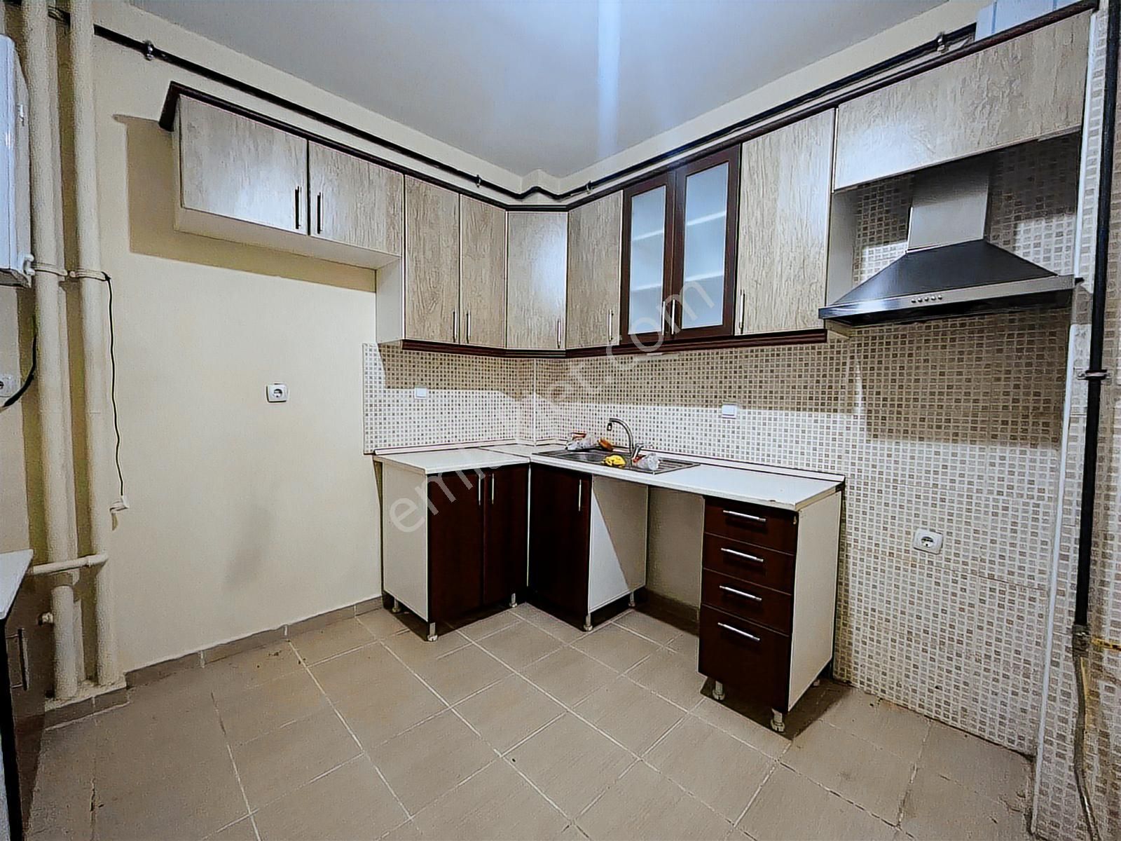 Beyoğlu'ndan Ara Kat Asansörlü Masrafsız Satılık 3+1