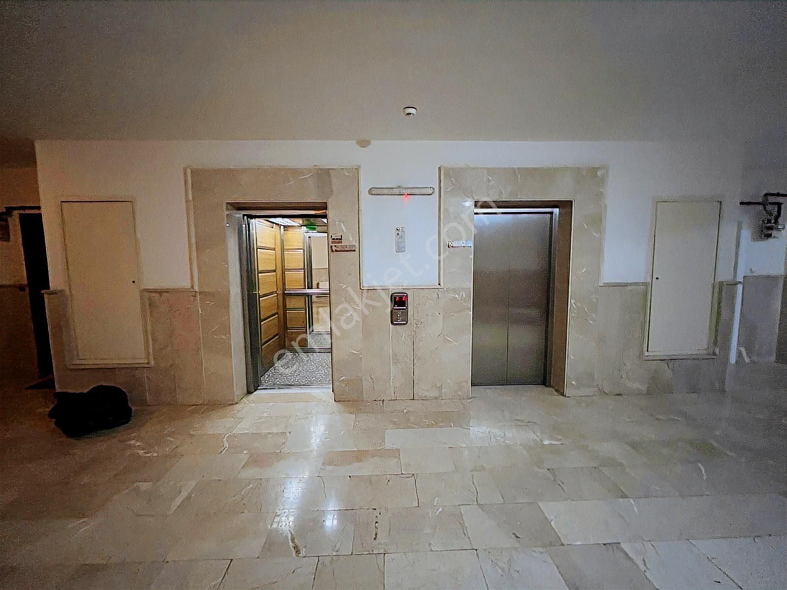 Beyoğlu'ndan Ara Kat Asansörlü Masrafsız Satılık 3+1 - Görsel 24