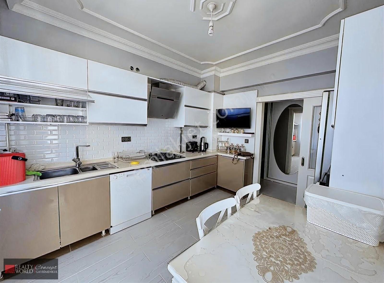 Güvenlik Mahallesi'nde Merkezi Konumda, Yenilenmiş 3+1 Daire!