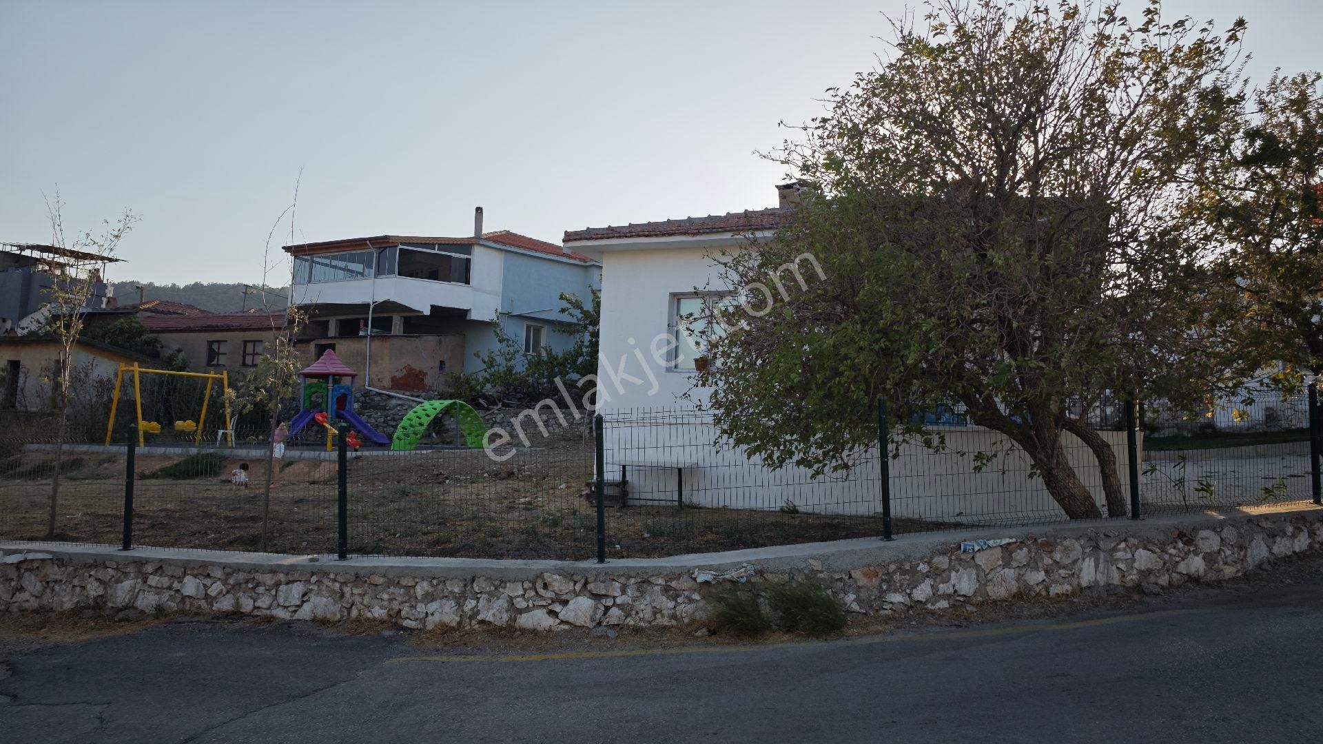 Urla Kadııvacık Köyü Köy İçi Yoluna Cephe Satılık Arsalar - Görsel 3