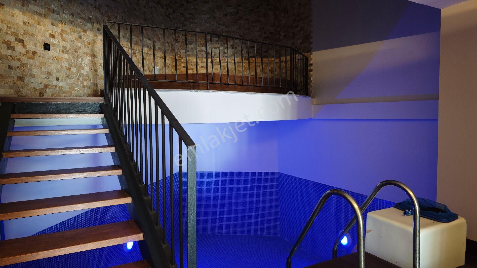 Narlıdere Doruk Life Sitesinde Satılık Ultra Lüks Havuzlu Asansörlü Köşe Villa - Görsel 21