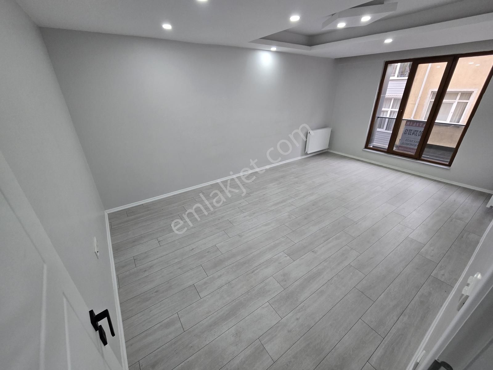 Pusula İnş.tan Ceebci Mah Cadeye Yakın Otoparklı 100m2 1kat Dair - Görsel 11