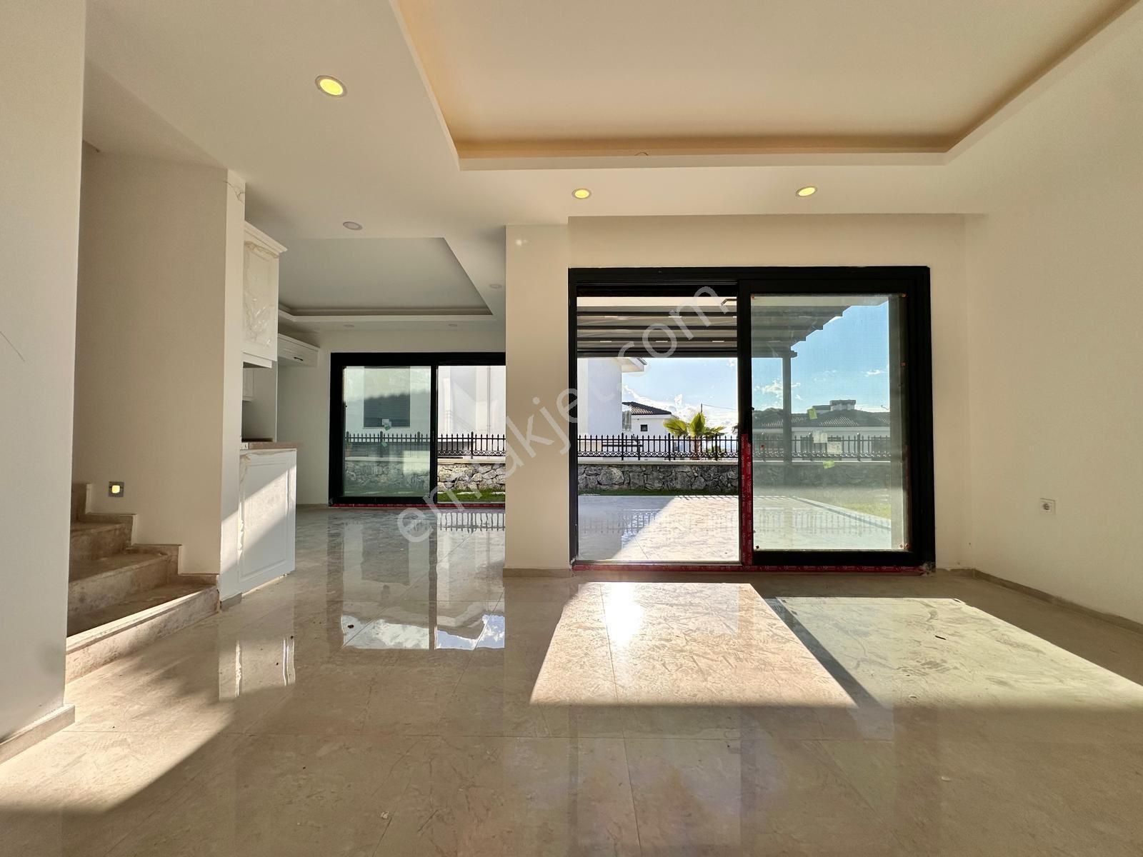 Kuşadası Soğucak'ta Satılık 3+1 Villalar - Görsel 12