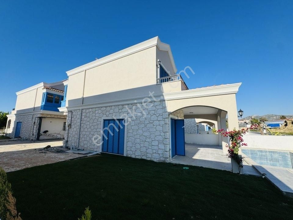 Kuşadası Avm Bölgesinde Doğalgazlı Müstakil Havuzlu 5+1 Villa - Görsel 9