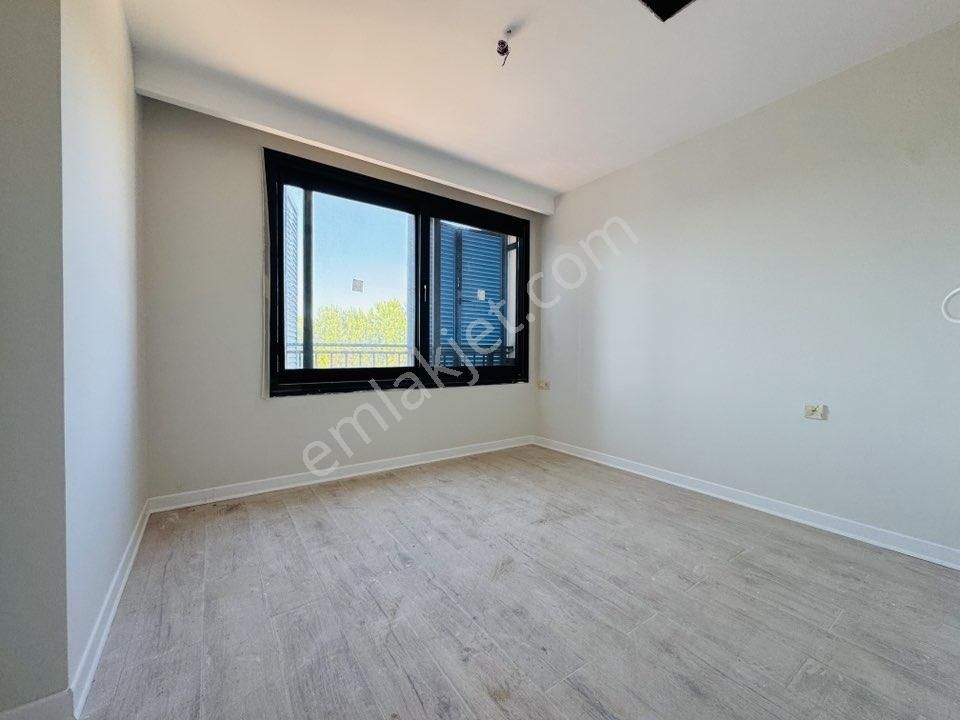 Kuşadası Avm Bölgesinde Doğalgazlı Müstakil Havuzlu 5+1 Villa - Görsel 17