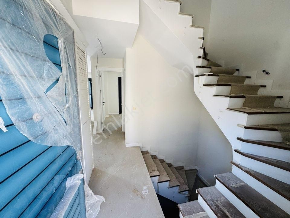 Kuşadası Avm Bölgesinde Doğalgazlı Müstakil Havuzlu 5+1 Villa - Görsel 6