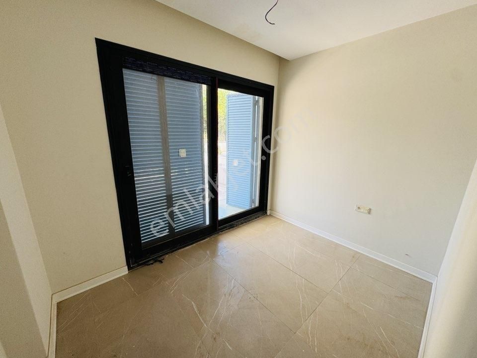 Kuşadası Avm Bölgesinde Doğalgazlı Müstakil Havuzlu 5+1 Villa - Görsel 24