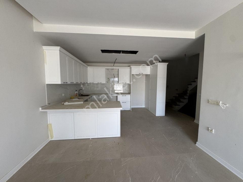 Kuşadası Avm Bölgesinde Doğalgazlı Müstakil Havuzlu 5+1 Villa - Görsel 8