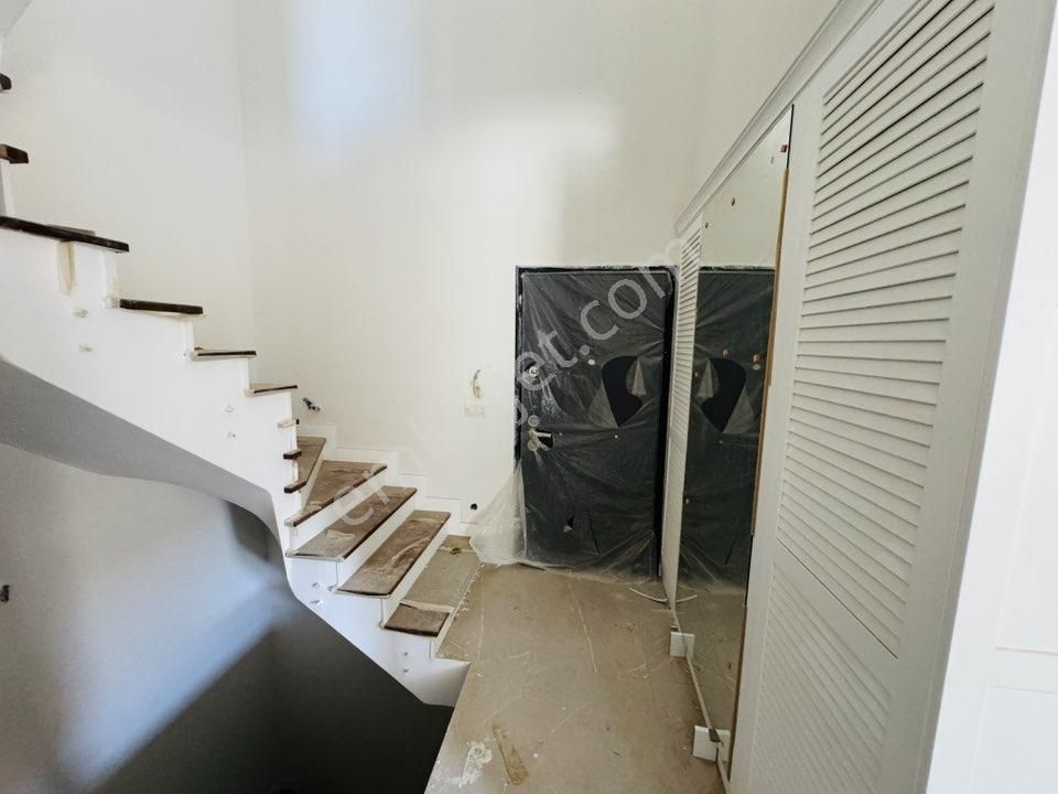 Kuşadası Avm Bölgesinde Doğalgazlı Müstakil Havuzlu 5+1 Villa - Görsel 13