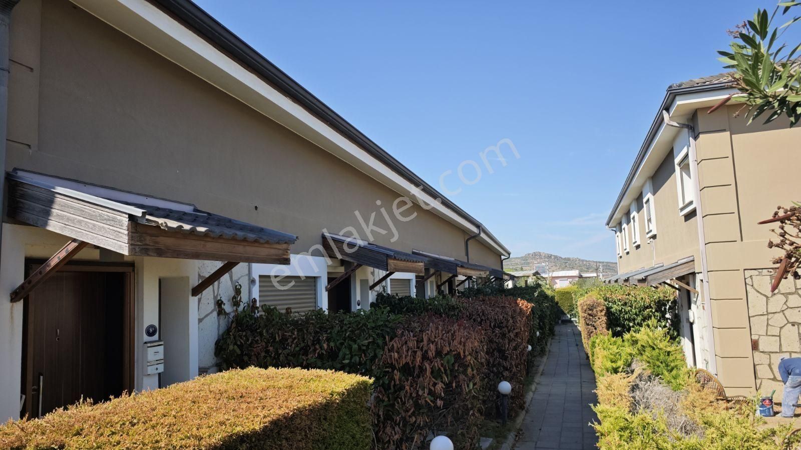 Urla Gülbahçe Mh Site İçersinde Satılık 2+1 Full Eşyalı Villa - Görsel 3