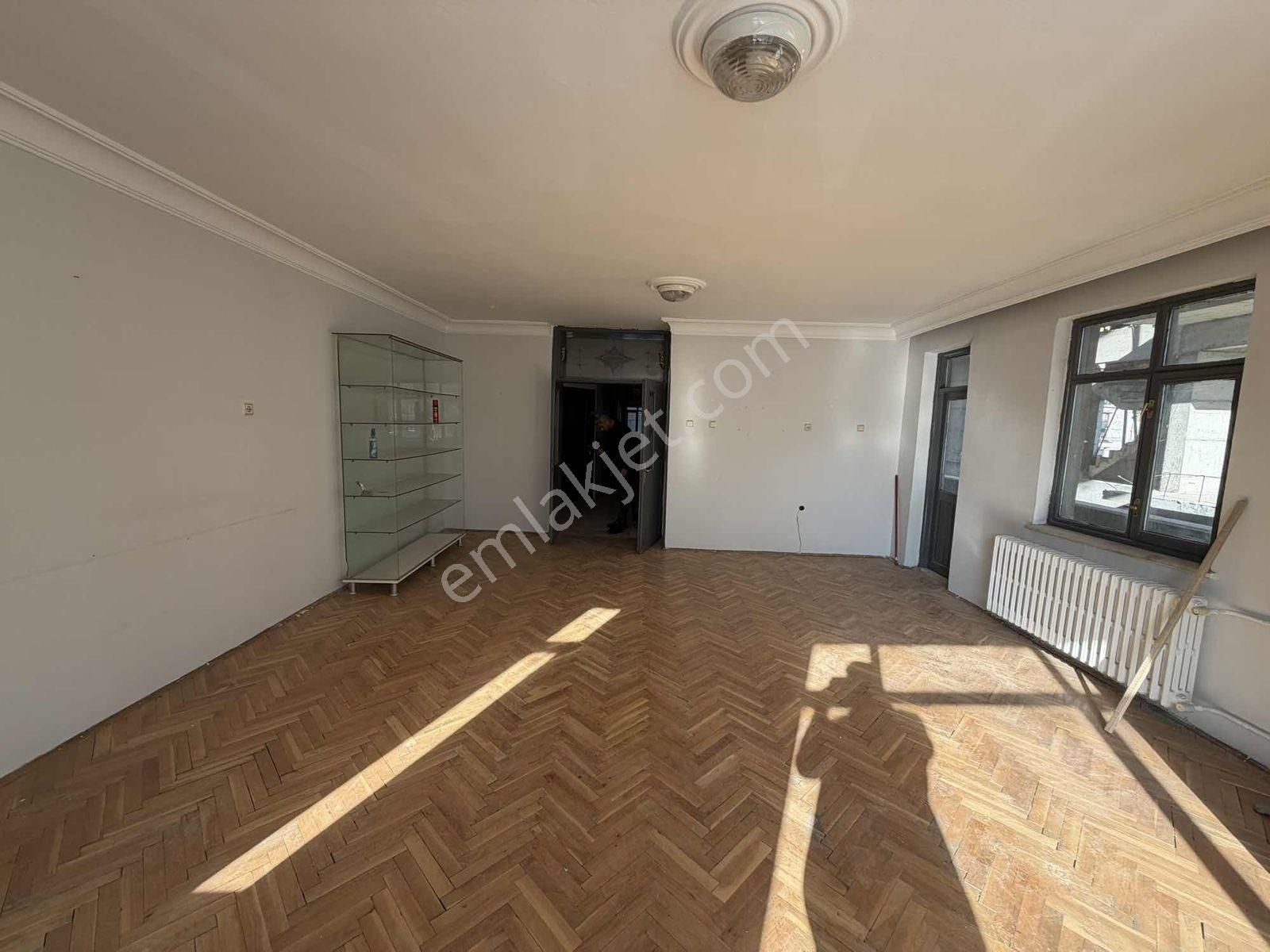 Vali Konağı Civarı Kiralık 3+1 Zemin Üstü Ana Cadde Üzeri Daire - Görsel 5