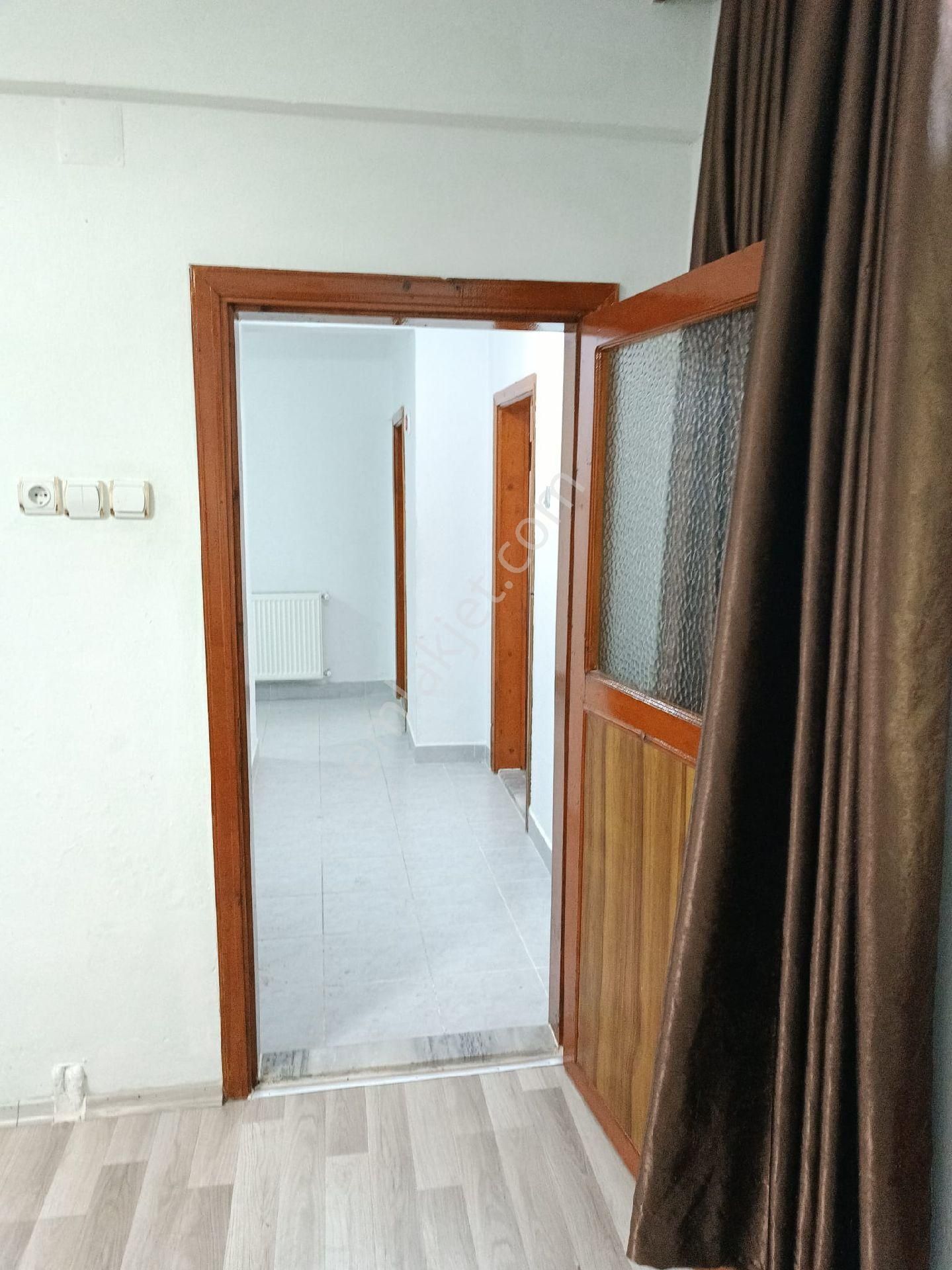 Akçaabat Orta Mahallede Merkezi Konumda Doğalgazlı Kiralık 3+1 Daire - Görsel 16