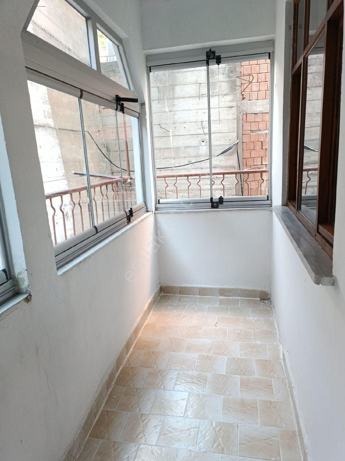 Akçaabat Orta Mahallede Merkezi Konumda Doğalgazlı Kiralık 3+1 Daire - Görsel 7