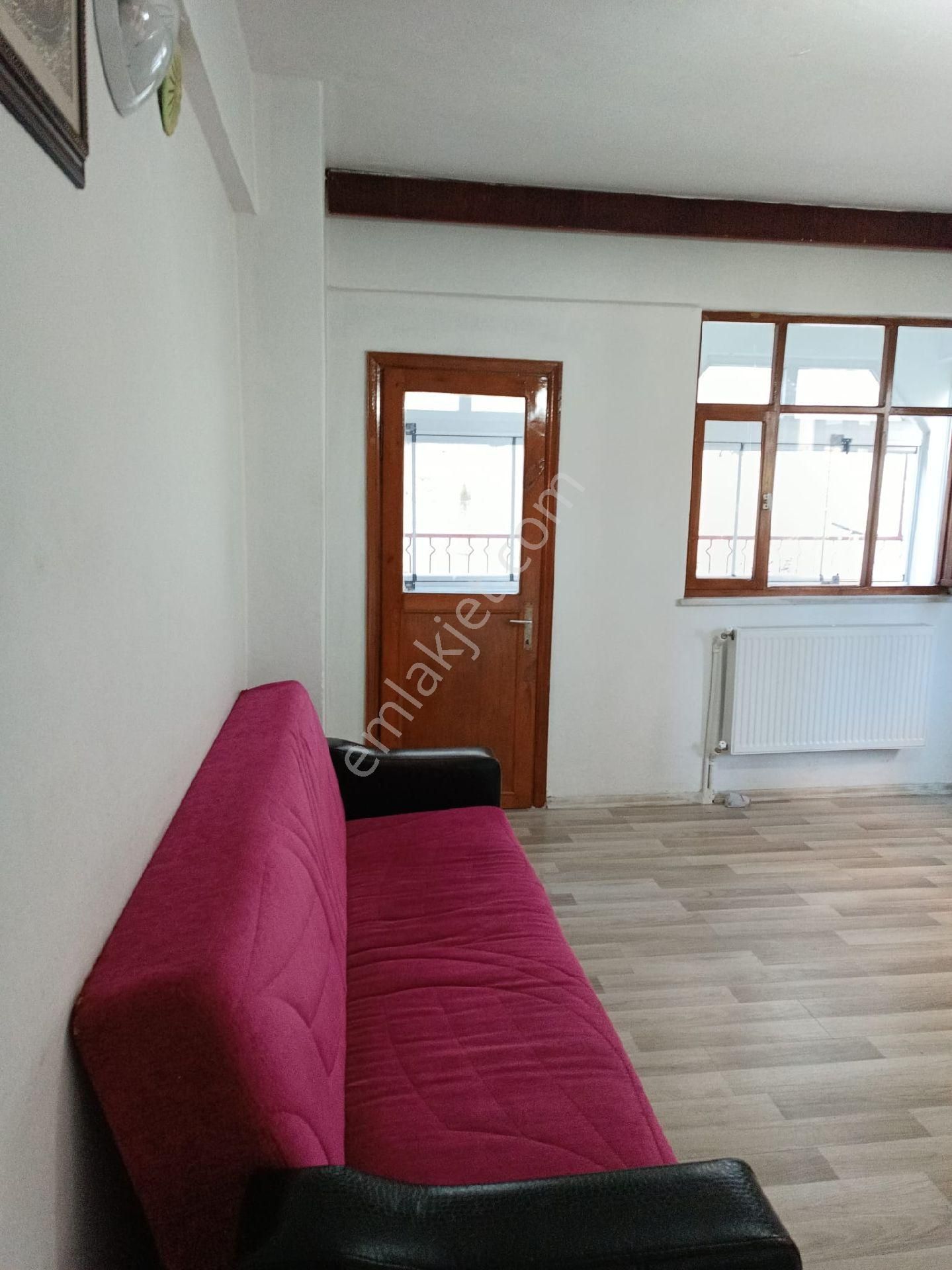 Akçaabat Orta Mahallede Merkezi Konumda Doğalgazlı Kiralık 3+1 Daire - Görsel 4