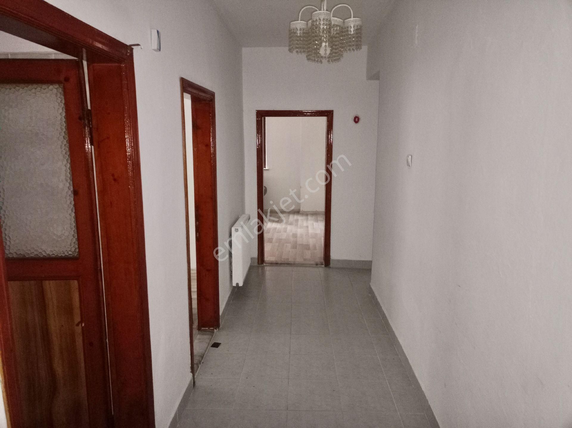 Akçaabat Orta Mahallede Merkezi Konumda Doğalgazlı Kiralık 3+1 Daire - Görsel 29