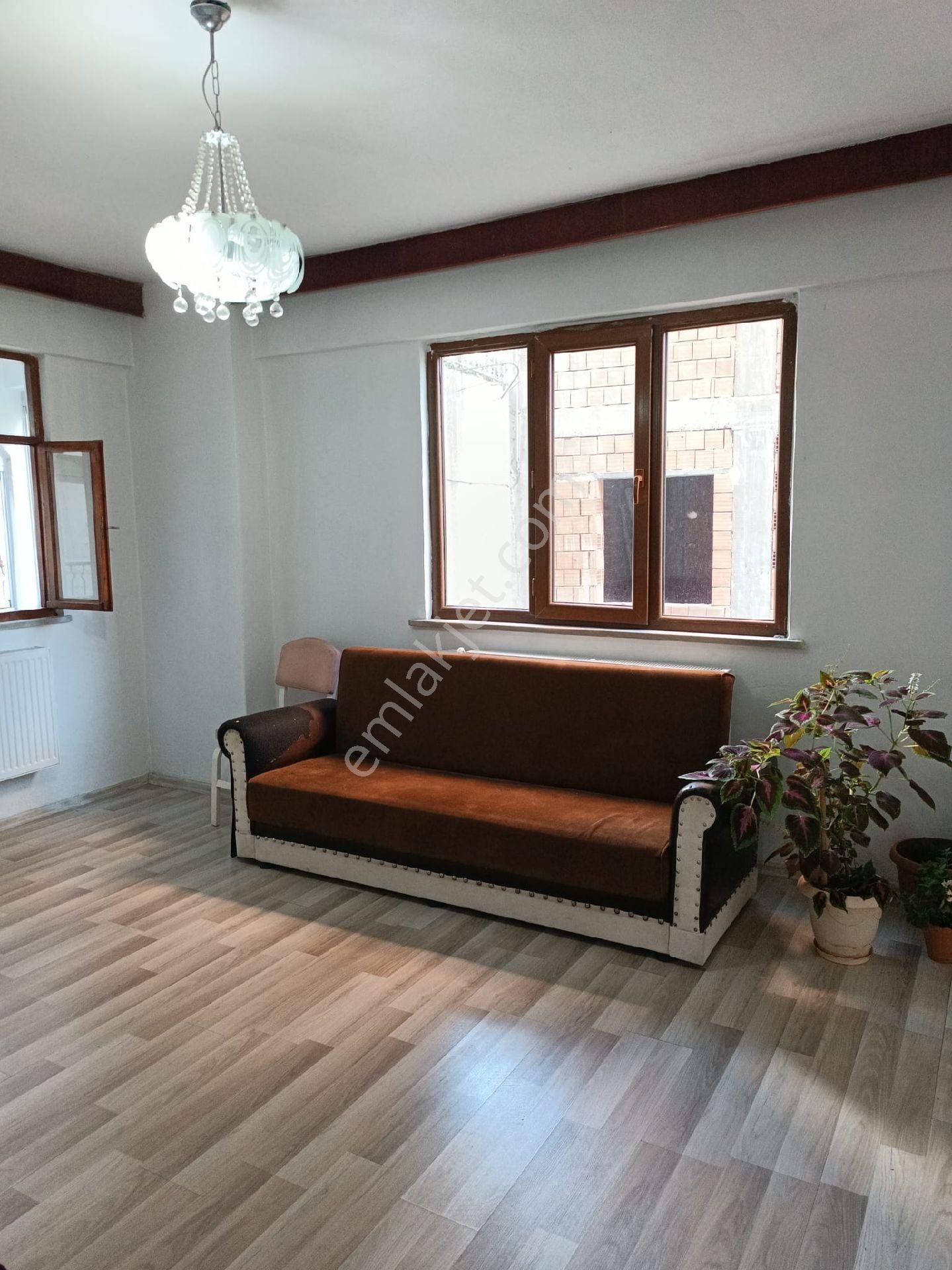 Akçaabat Orta Mahallede Merkezi Konumda Doğalgazlı Kiralık 3+1 Daire - Görsel 3