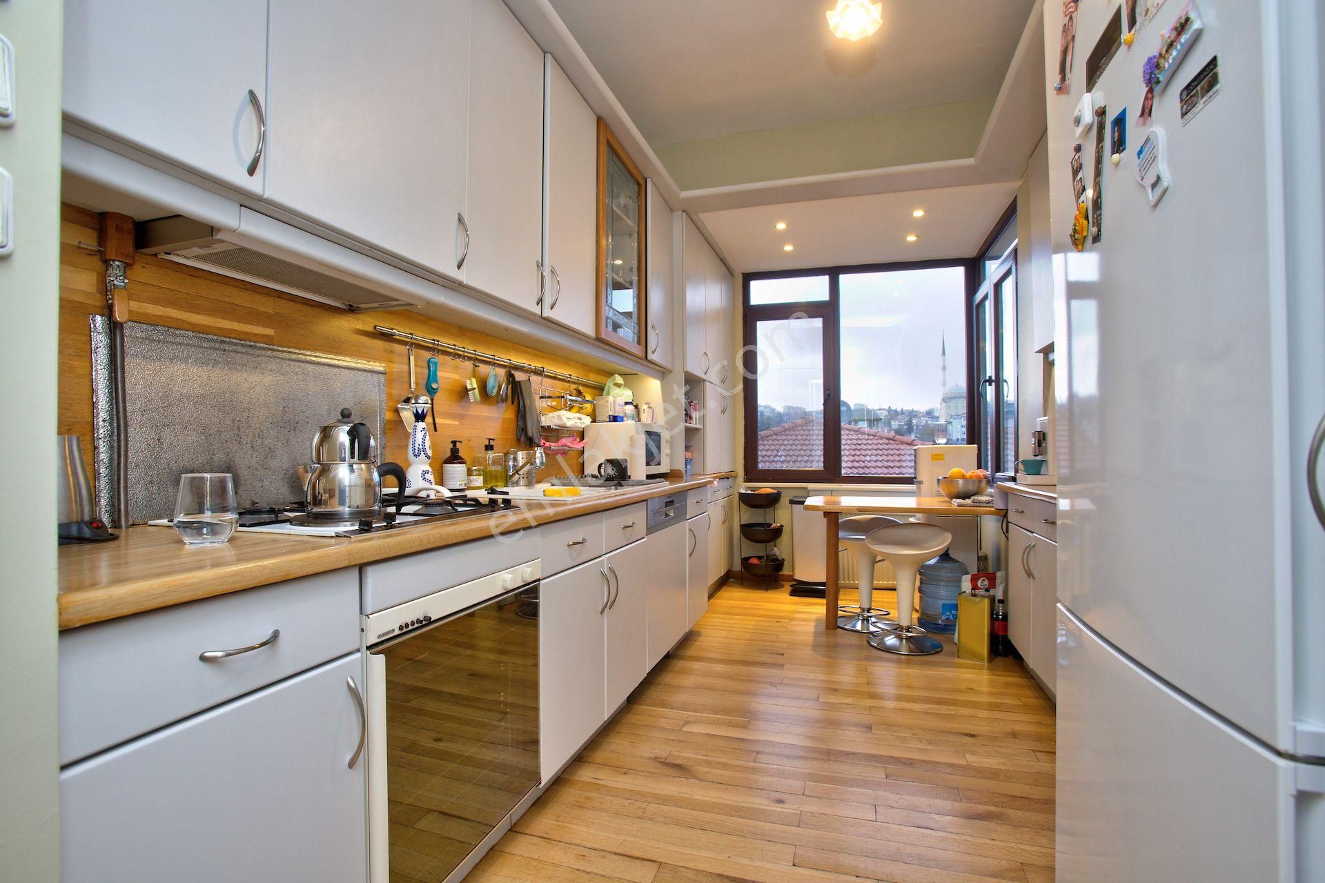 Tarabya Sitesi’nde Boğaz & Yeşil Manzaralı, Güvenlikli Sitede 3+1 Daire - Görsel 16
