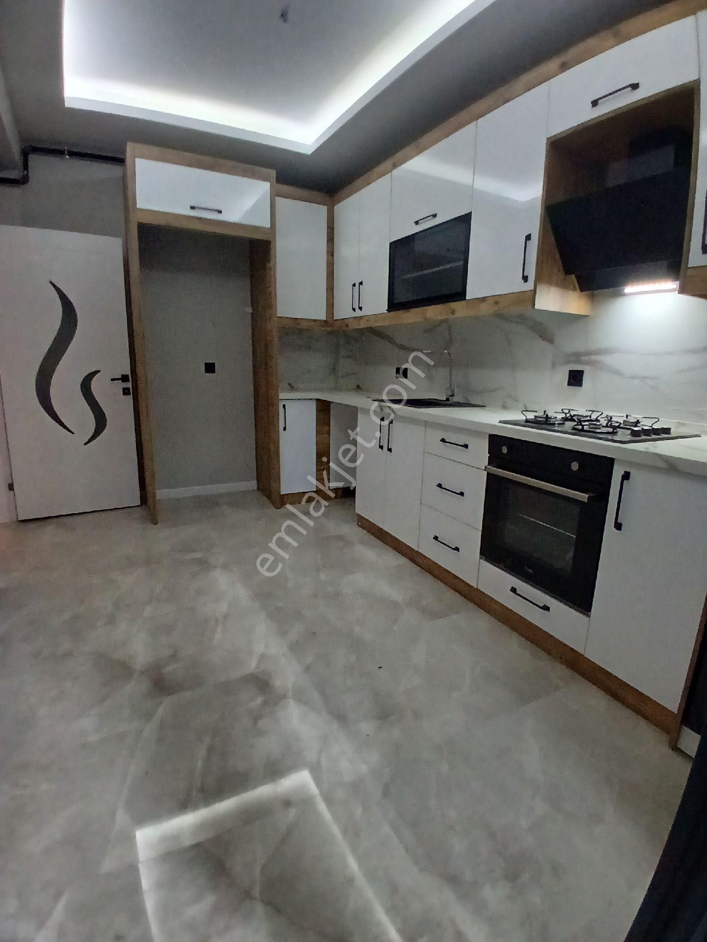 İzmir Torbalı Torbalı Mahallesinde 2+1 Havuzlu Sitede Lüx