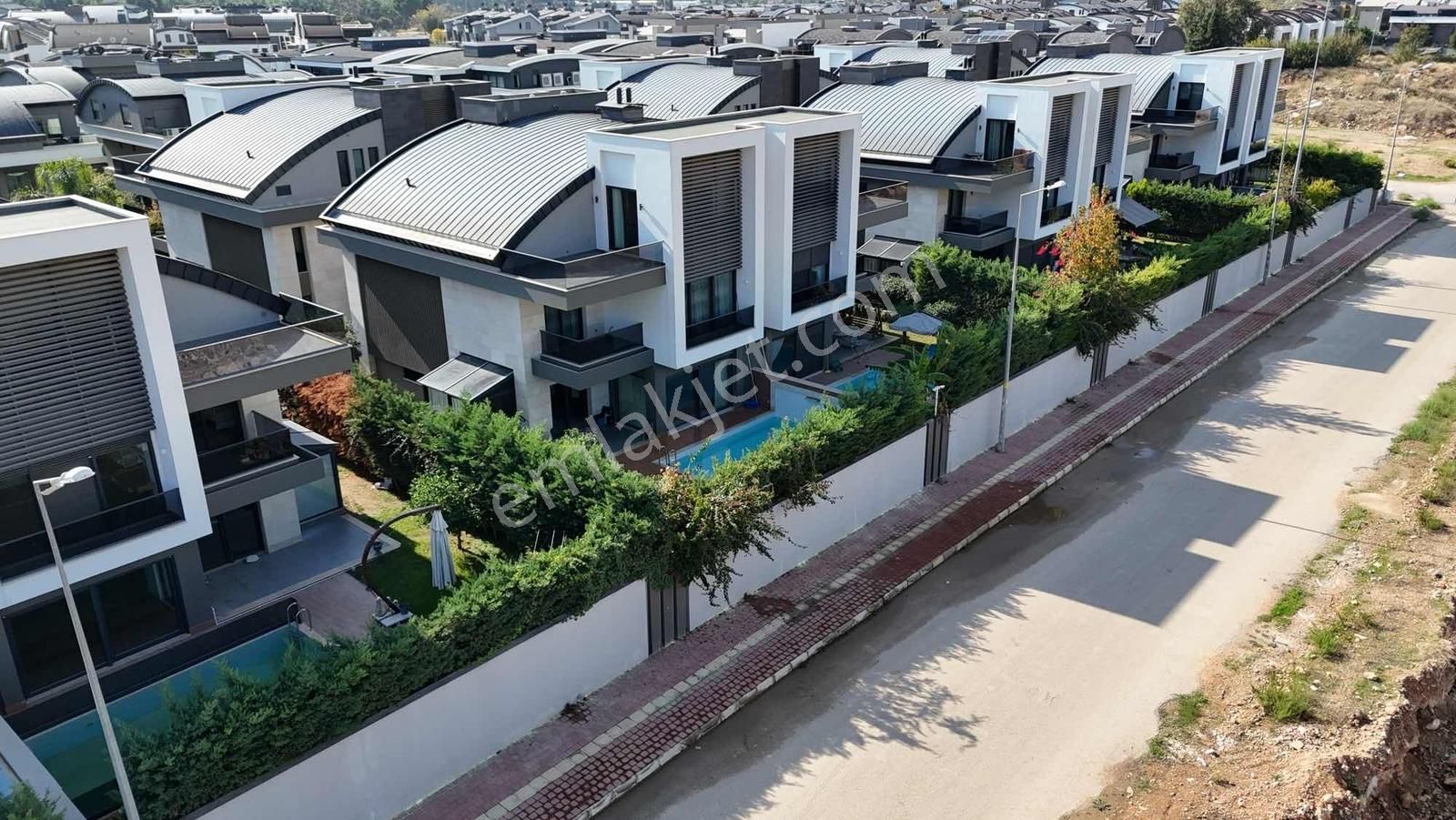 Molla Yusuf Mahallesinde Lüks Triplex Satılık Villa - Görsel 4