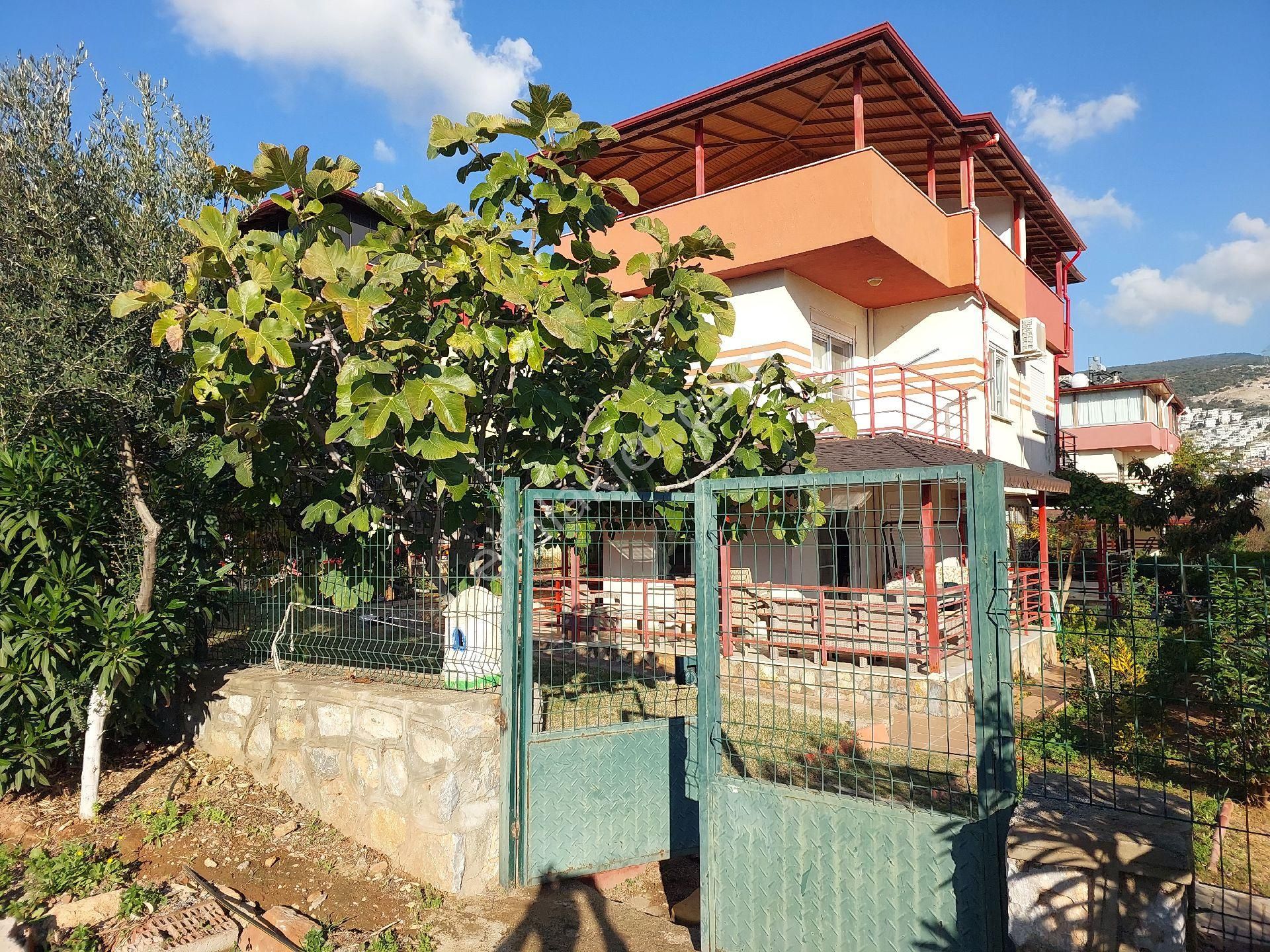 Fiyat Düştü!denize 100m 2+1 Tripleks Villa Kendi Plaj Alanı, Şezlong, Şemsiye Duş Alanı Mevcuttur - Görsel 4