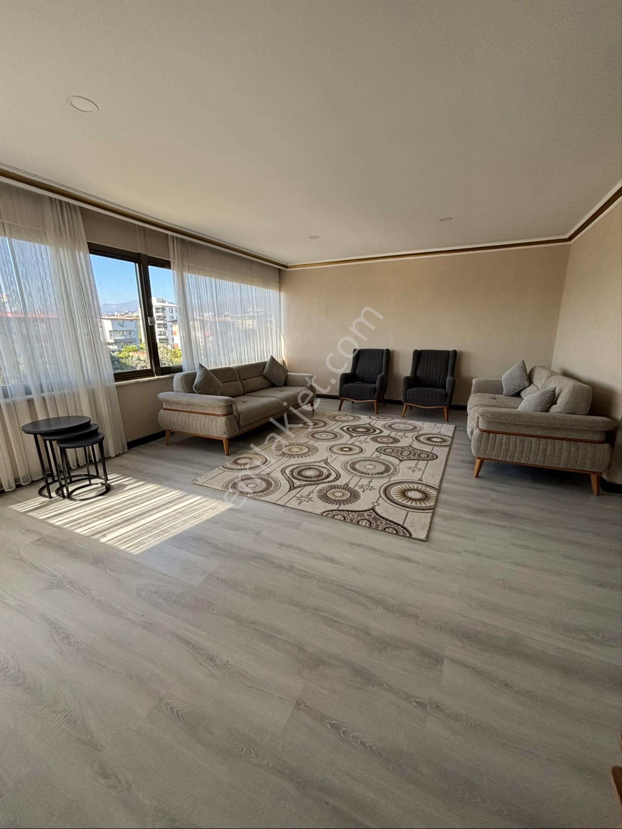 İstiklal Mahallesinde 3 Katlı Lüks İşçilikli Satılık Bina - Görsel 27