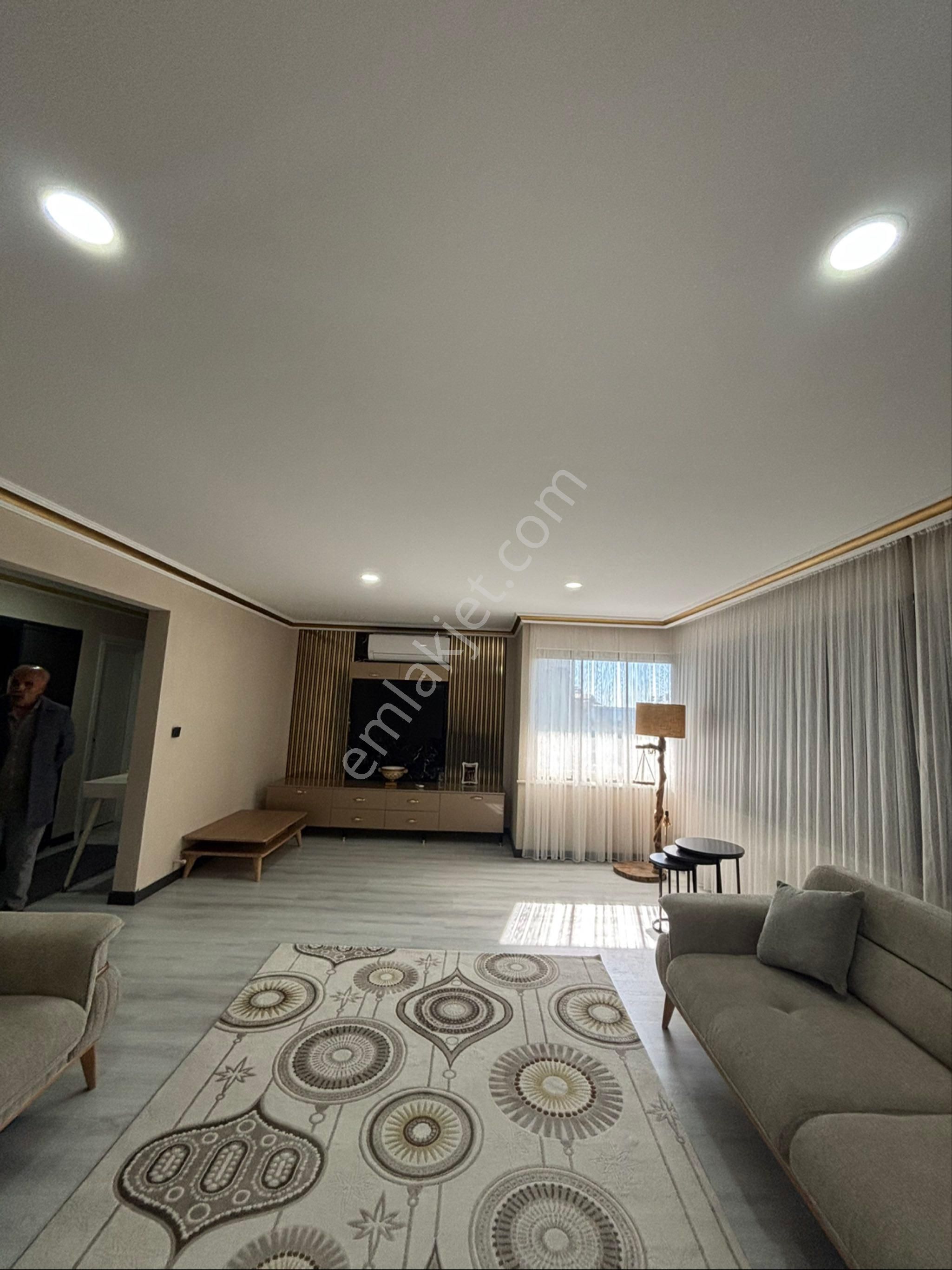 İstiklal Mahallesinde 3 Katlı Lüks İşçilikli Satılık Bina - Görsel 33