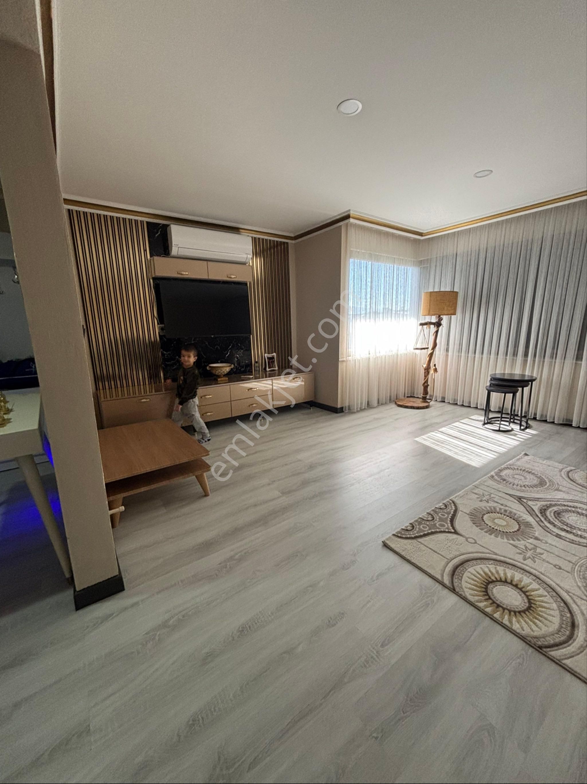 İstiklal Mahallesinde 3 Katlı Lüks İşçilikli Satılık Bina - Görsel 25