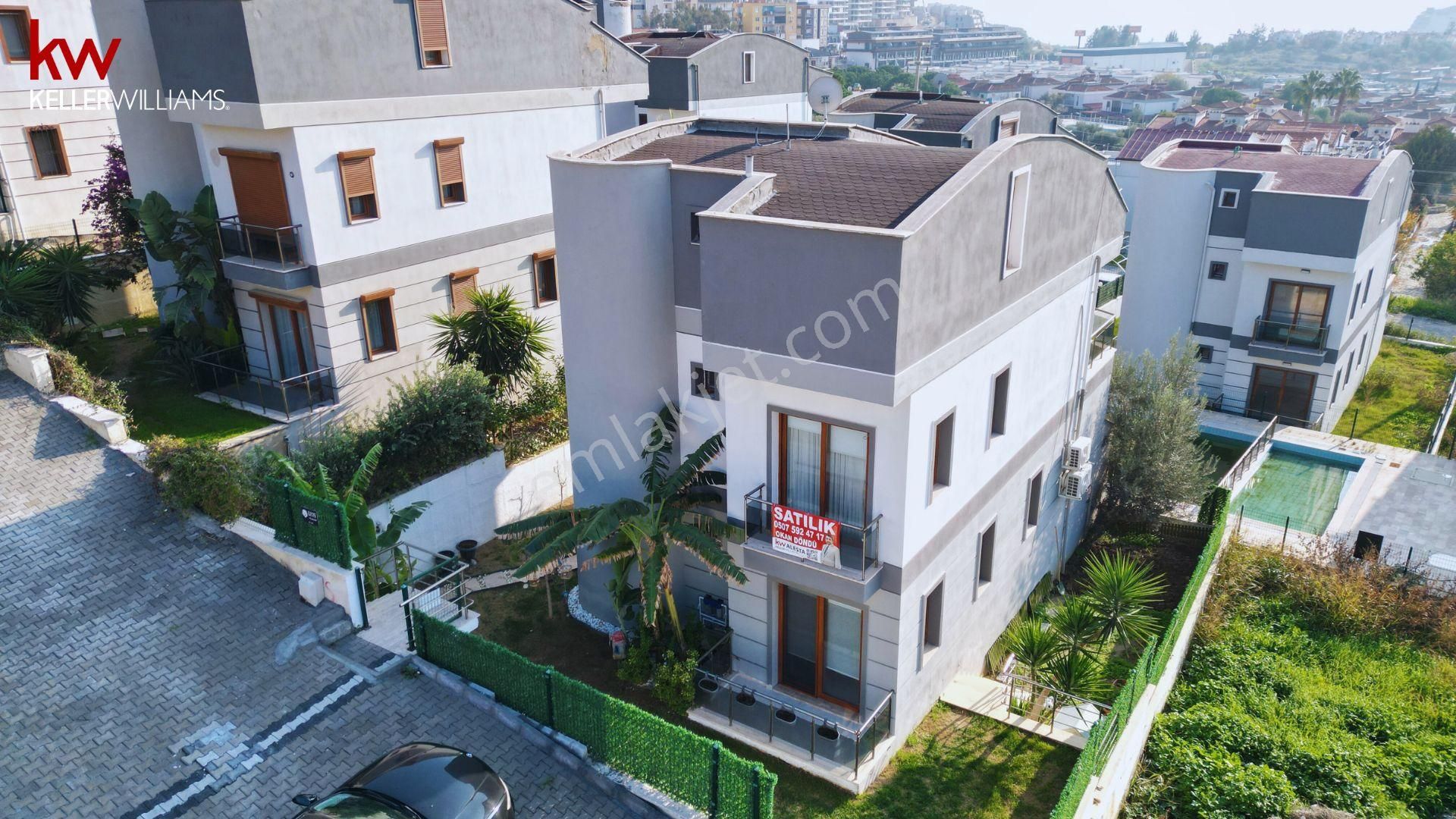 Kadınlar Denizi'nde Deniz Manzaralı Tek Müstakil Satılık Villa