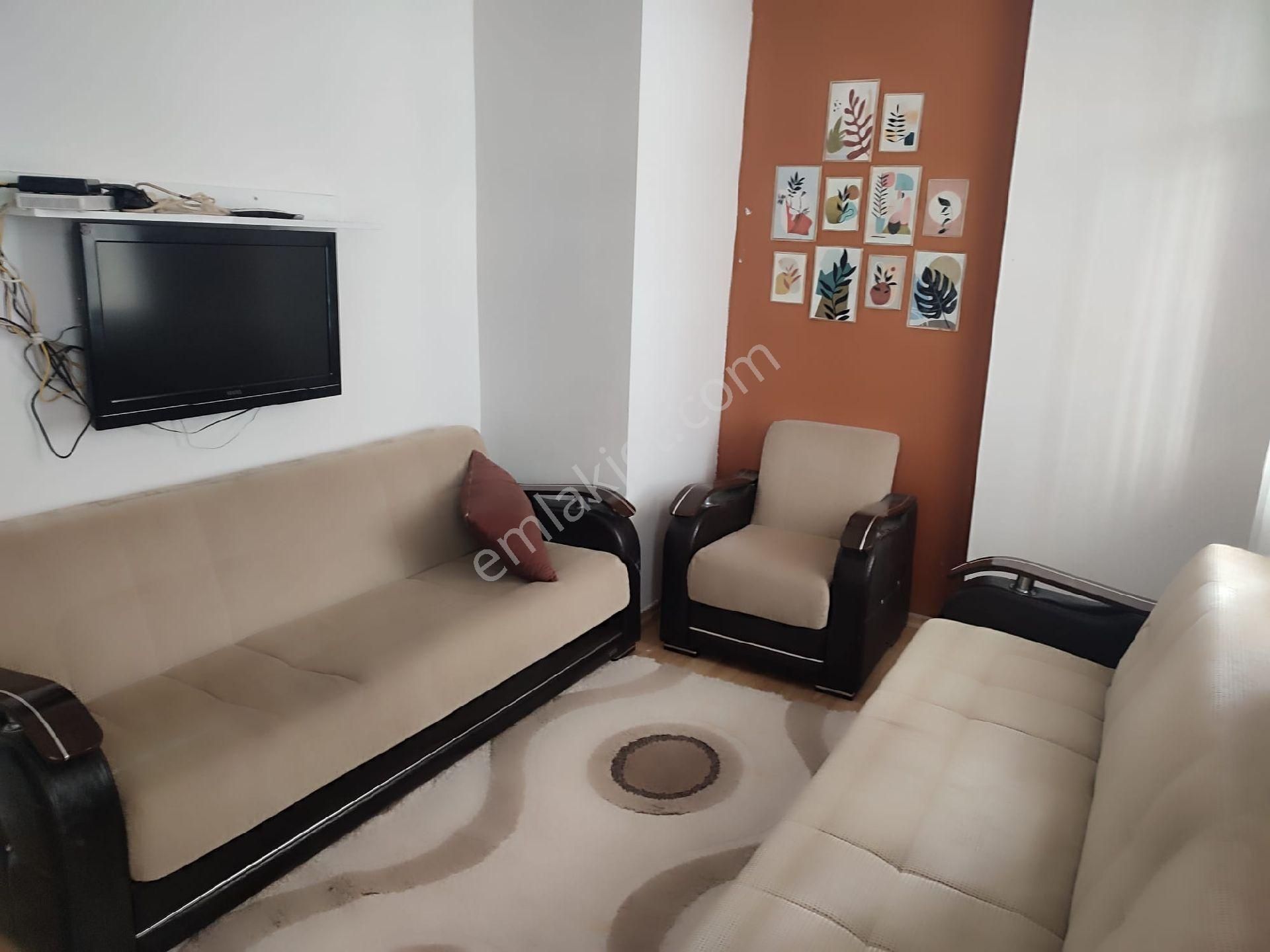 Güzelyalı Mahallesinde Cumhuriyet Parki Civari 2+1 Eşyalı Kıralık Daire
