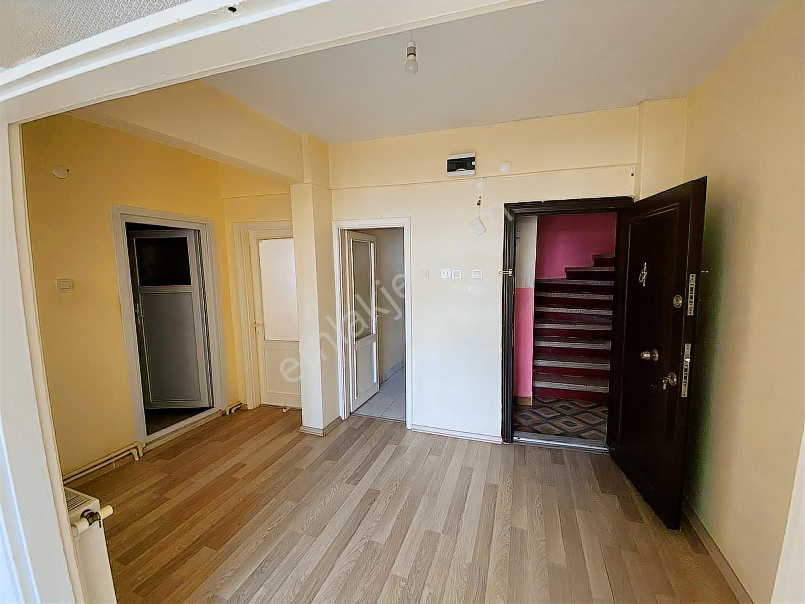 Kuştepe Mahallesinde Merkezi Lokasyonda Kiralık 2+1 Daire - Görsel 5