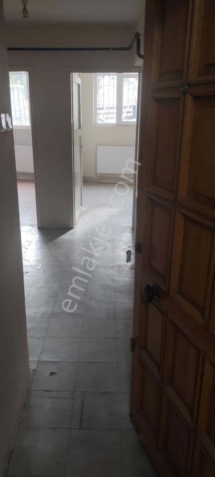 Cadde Üzerinde Yarı Zemin 80m2 Daire Mustafakemalpaşa Da - Görsel 2